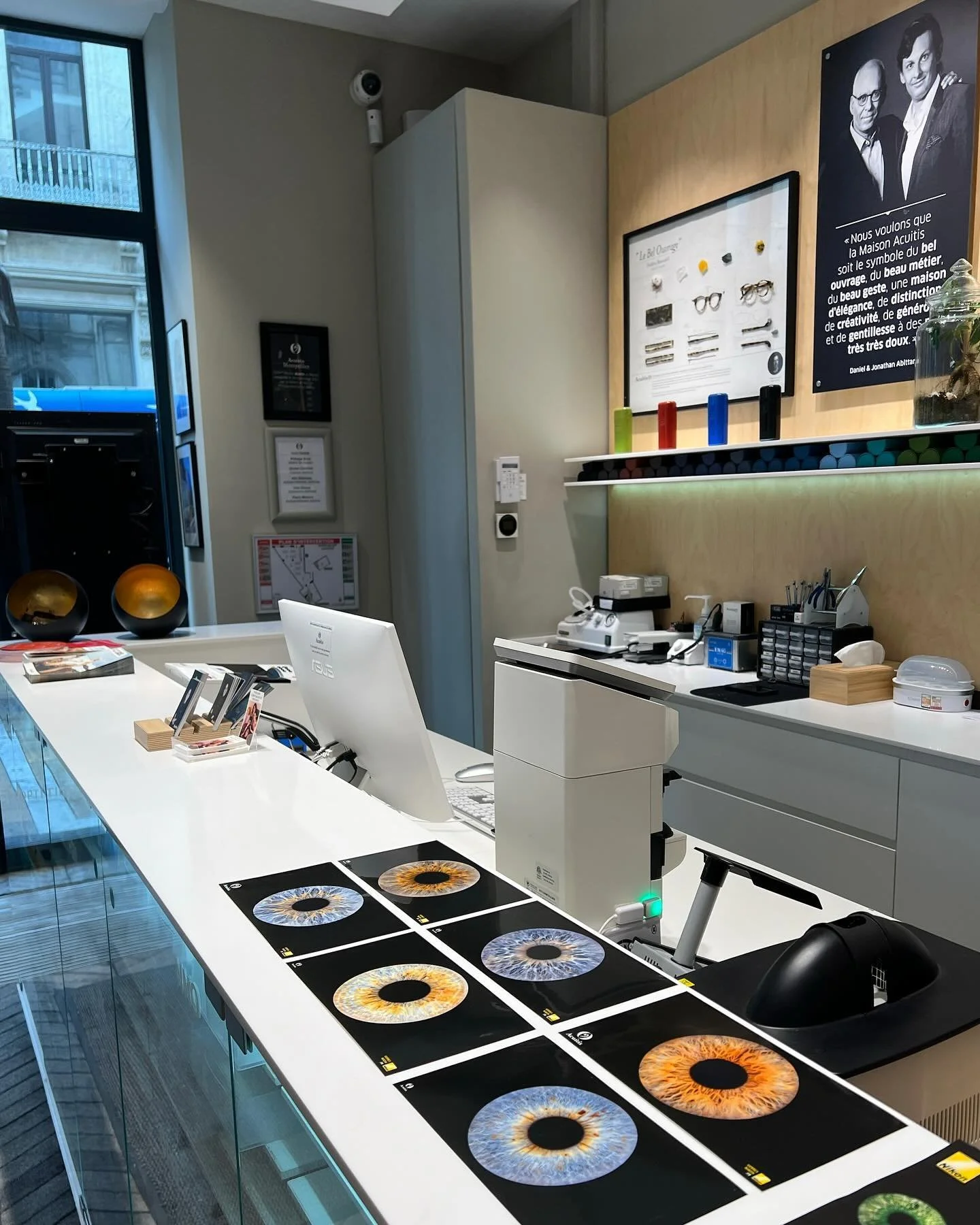 ✨Nous avons eu le privilège de réaliser un shooting photo fascinant dédié à l’iris, cette partie complexe et magnifique de l’œil humain.
Grâce à des techniques d’imagerie de poi