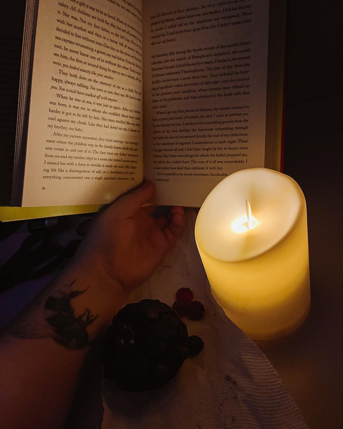 New desk, soft morning self care by candlelight with sweet potato muffin and vitamins. And a book ofc.