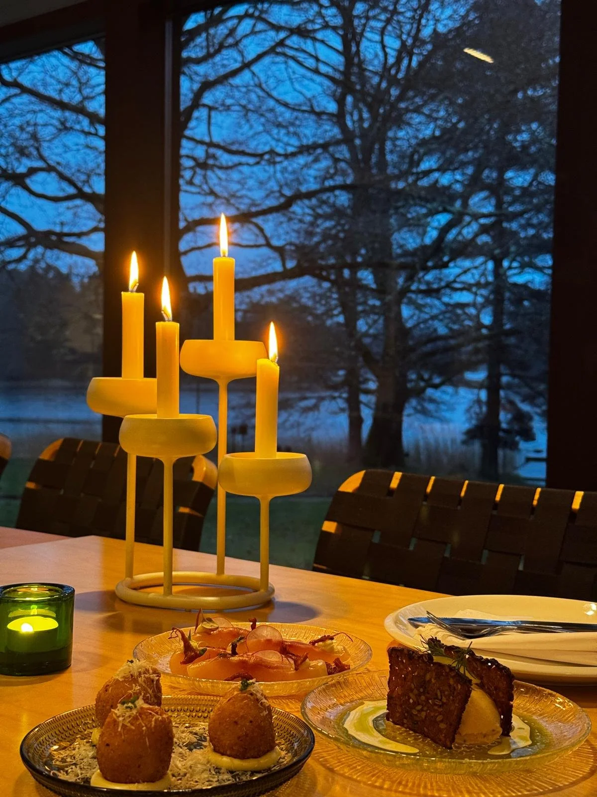 Tiimipäivien illallinen meren rannalla