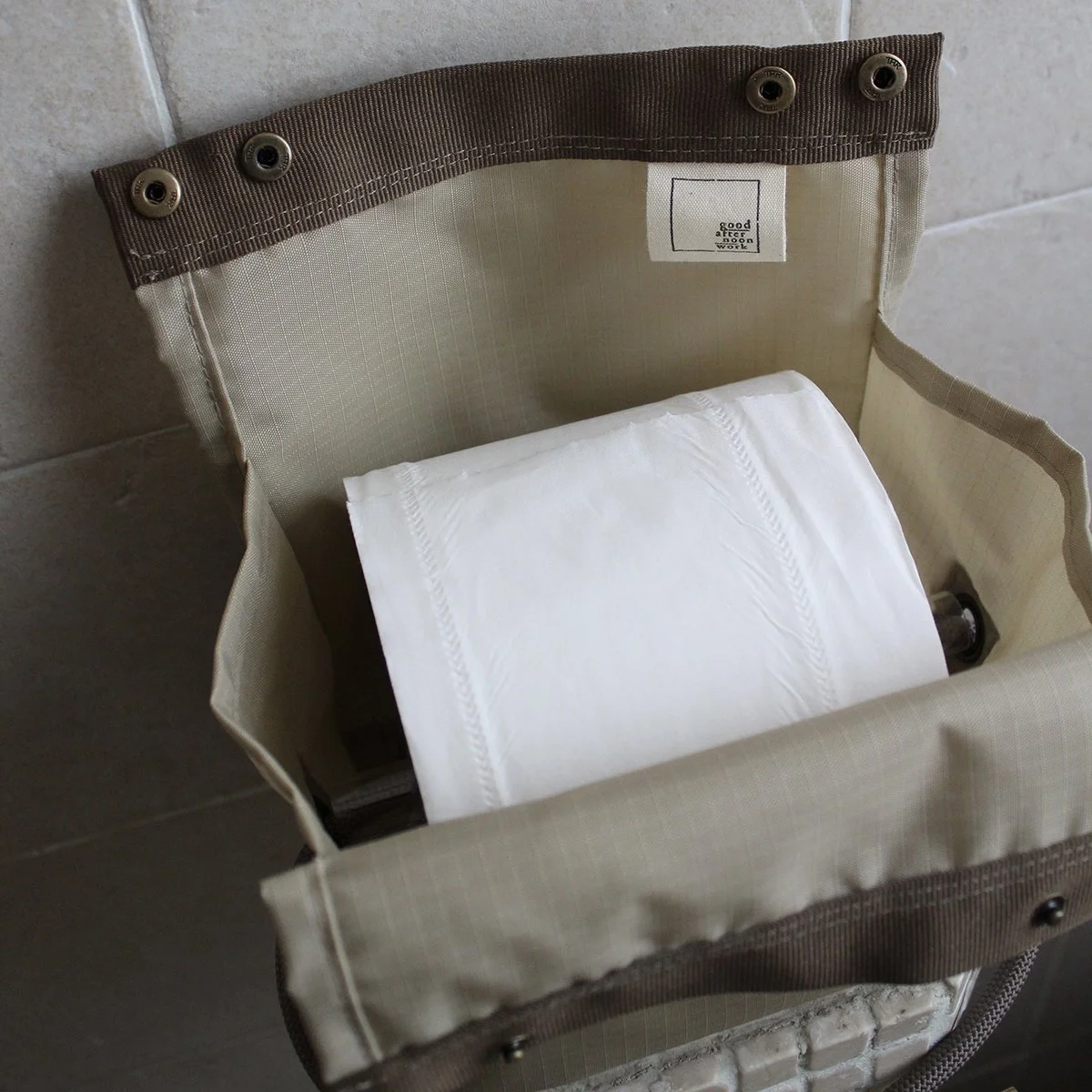 Tissue_Roll_2_04sq_1200.jpg
