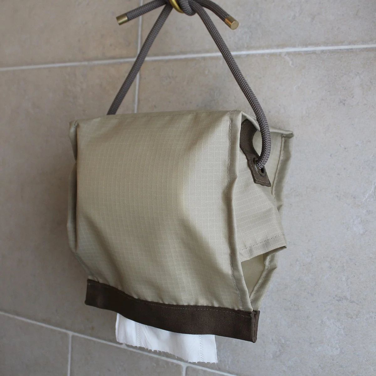 Tissue_Roll_2_03sq_1200.jpg