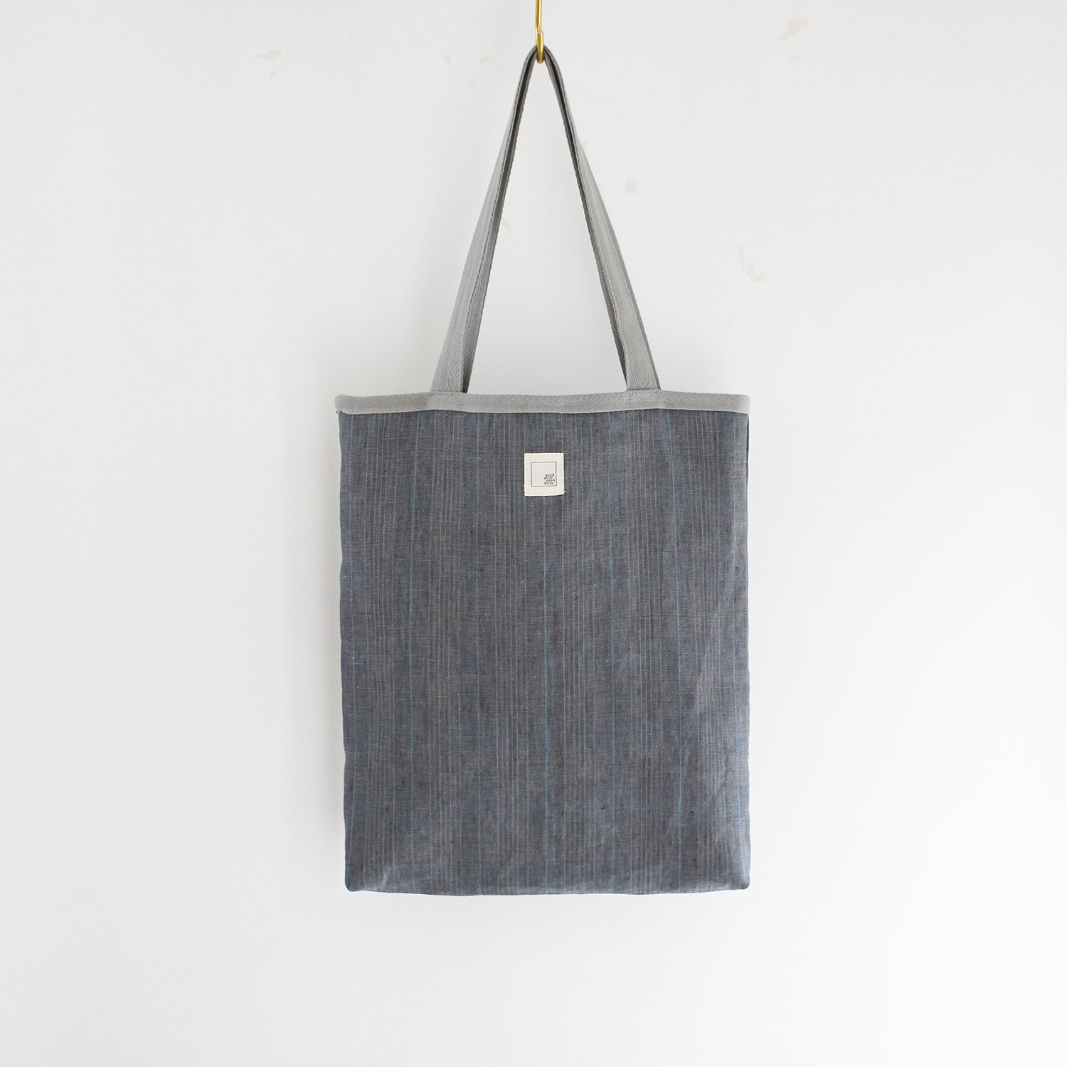 basic_tote_V_grey-linen_01_1500.jpg