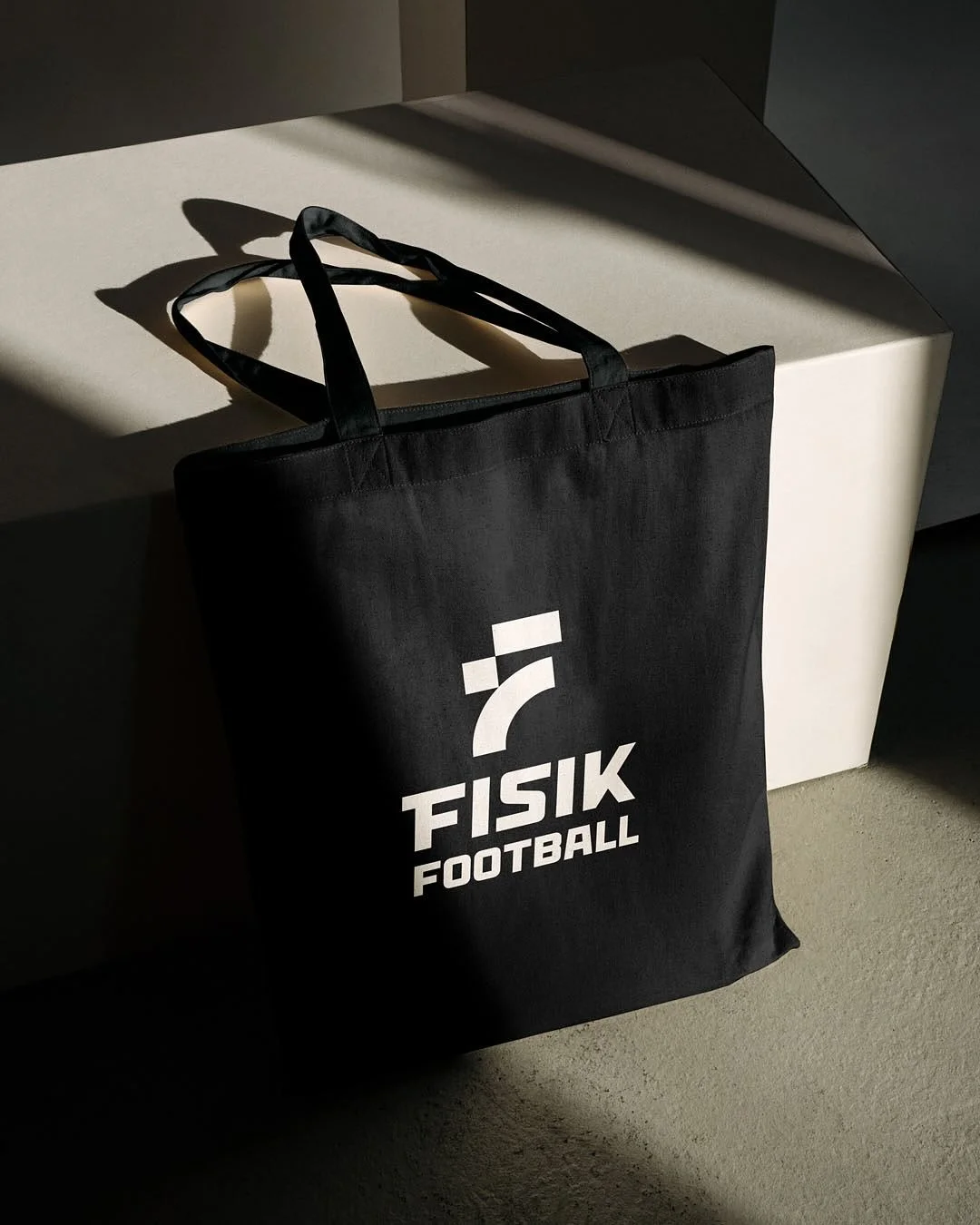 As the ultimate destination for sports and football fans, FISIK&rsquo;s previous identity did not reflect the strength and speed of sports. The logo lacked distinctiveness, especially in a retail environment. The brand needed a bold new look and feel