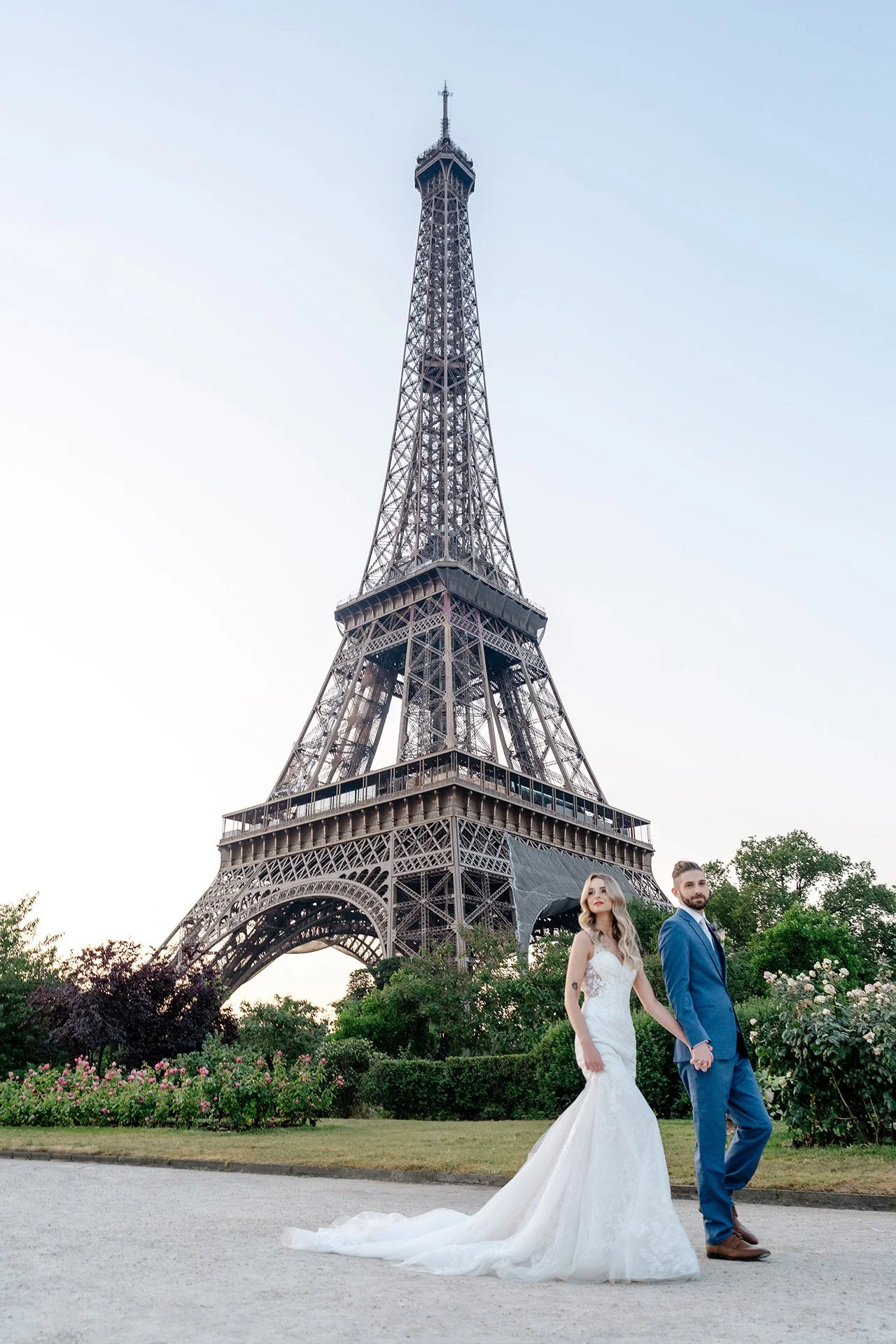 elopement-wedding-eiffel-paris-dawn-couple-france-3.jpg