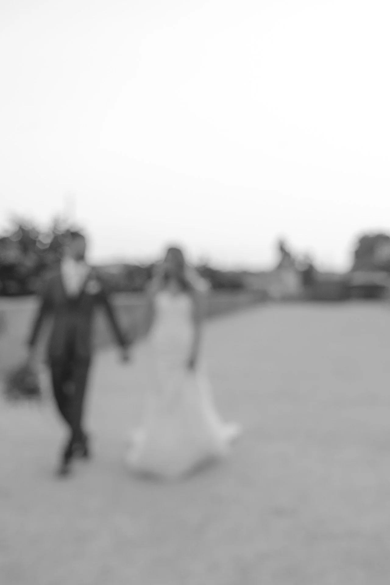 elopement-wedding-eiffel-paris-dawn-couple-france-30.jpg