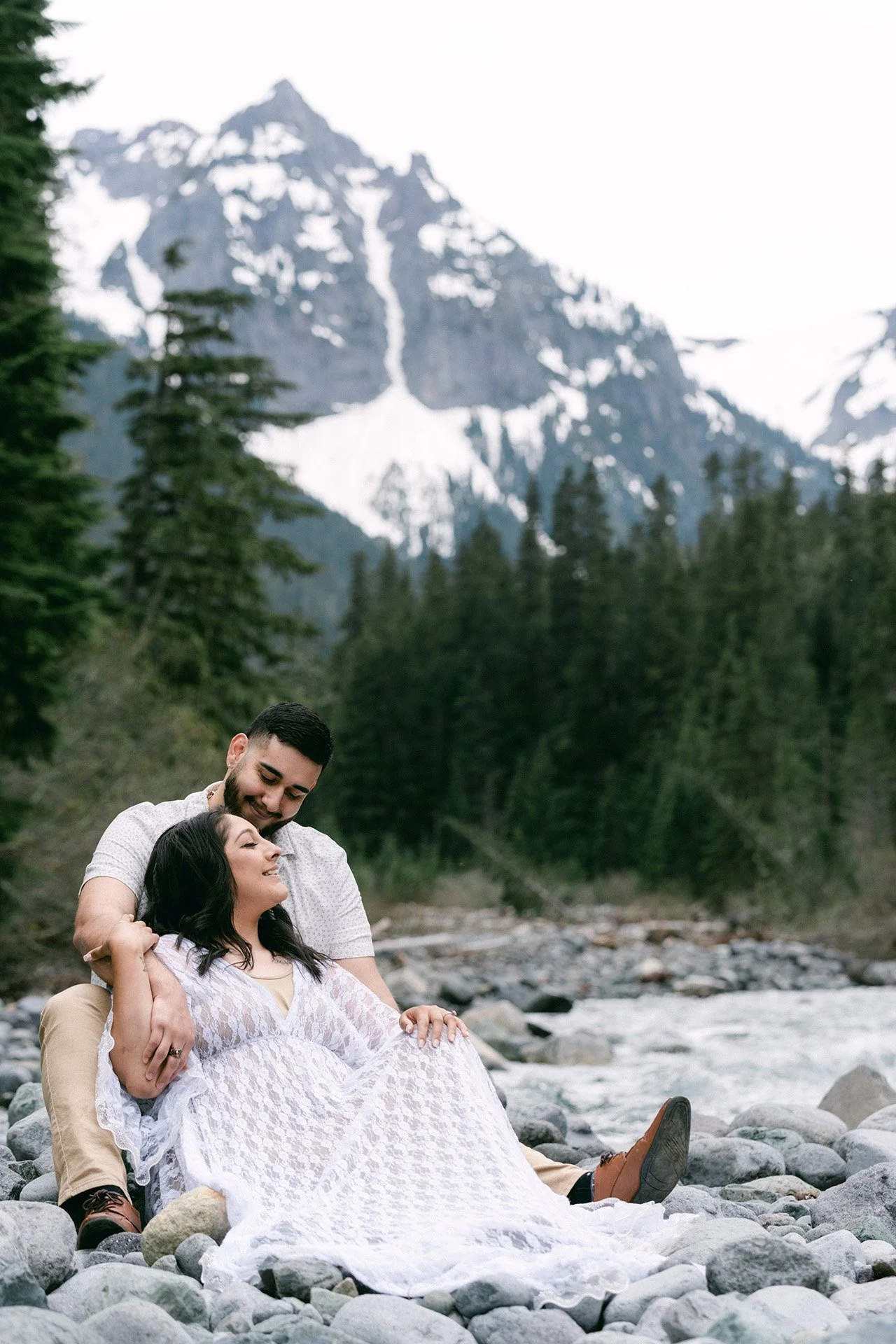 elopement-mount-raininer-couple-river-4.jpg