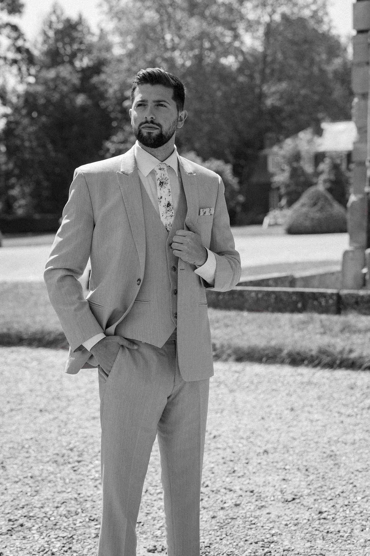 wedding-paris-chateau-steps-italian-groom-1.jpg
