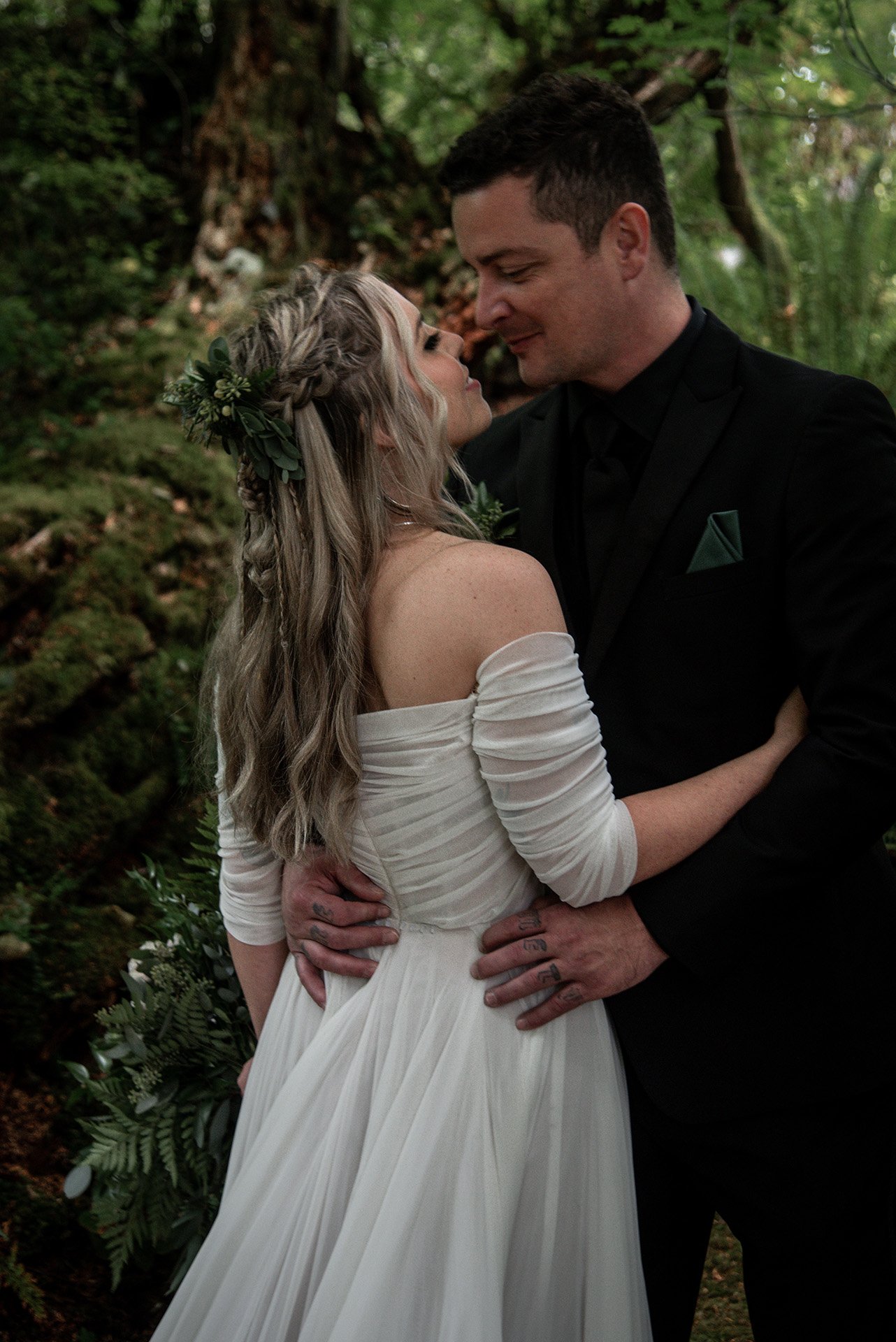 wedding-olympic-washington-forest-couple-13.jpg