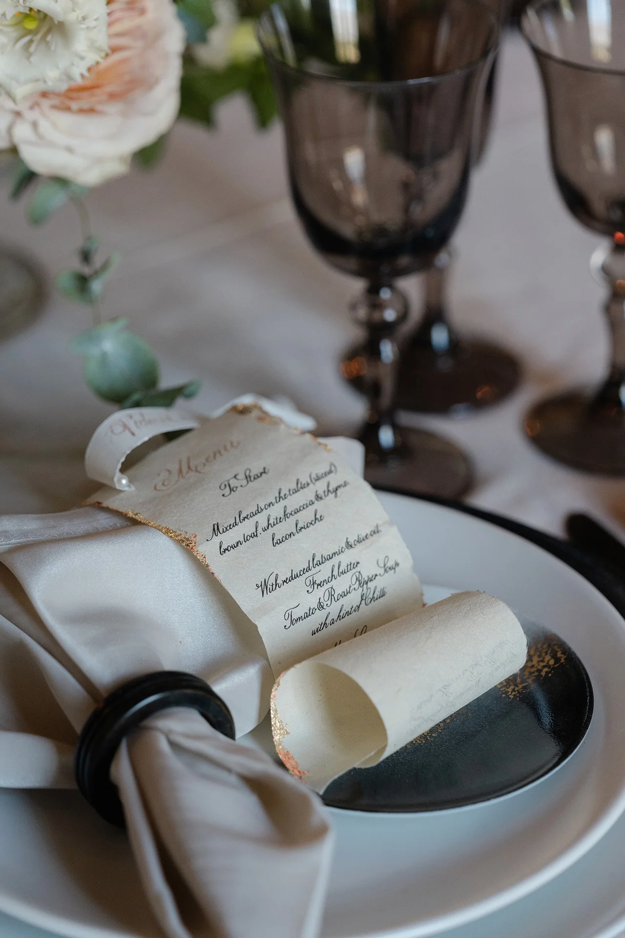 details-paris-chateau-pearl-cake-room-7.jpg