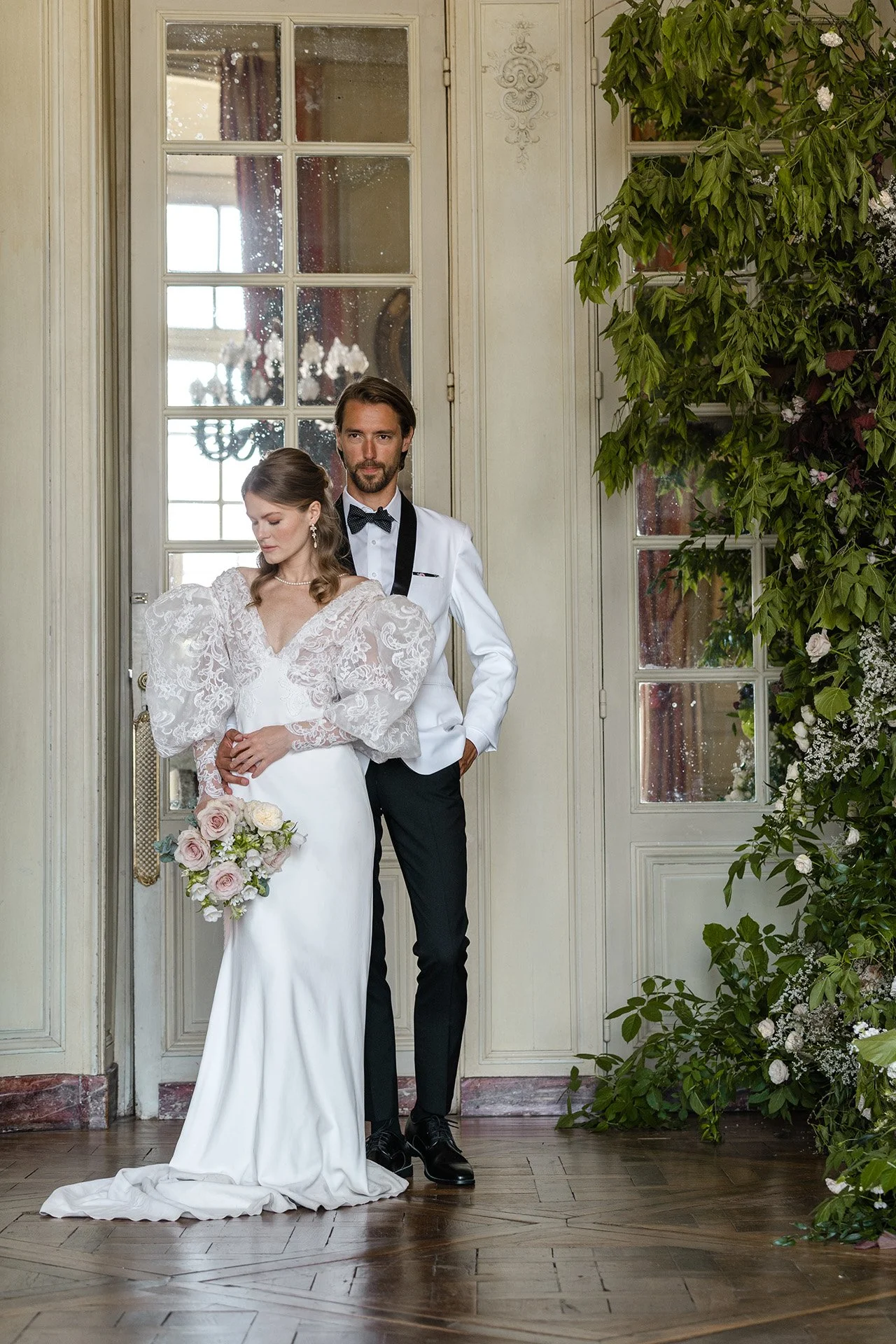 wedding-paris-chateau-mirror-room-elegant-black-tie-couple-9.jpg