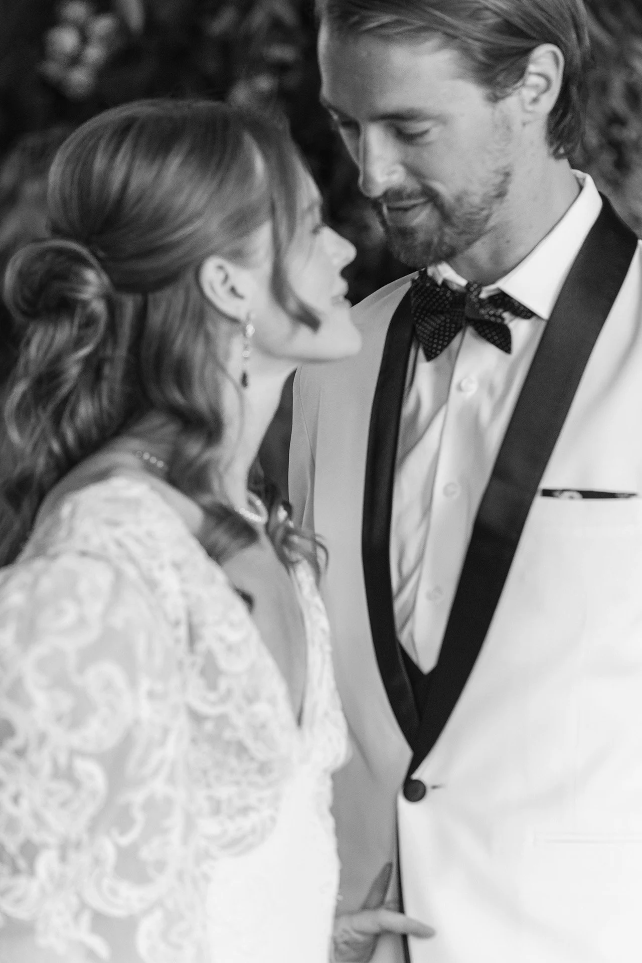 wedding-paris-chateau-mirror-room-elegant-black-tie-couple-24.jpg