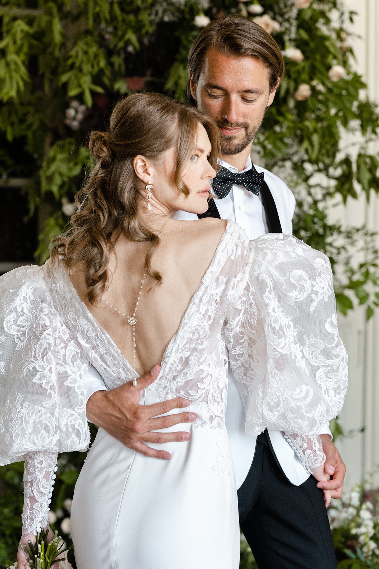 wedding-paris-chateau-mirror-room-elegant-black-tie-couple-29.jpg