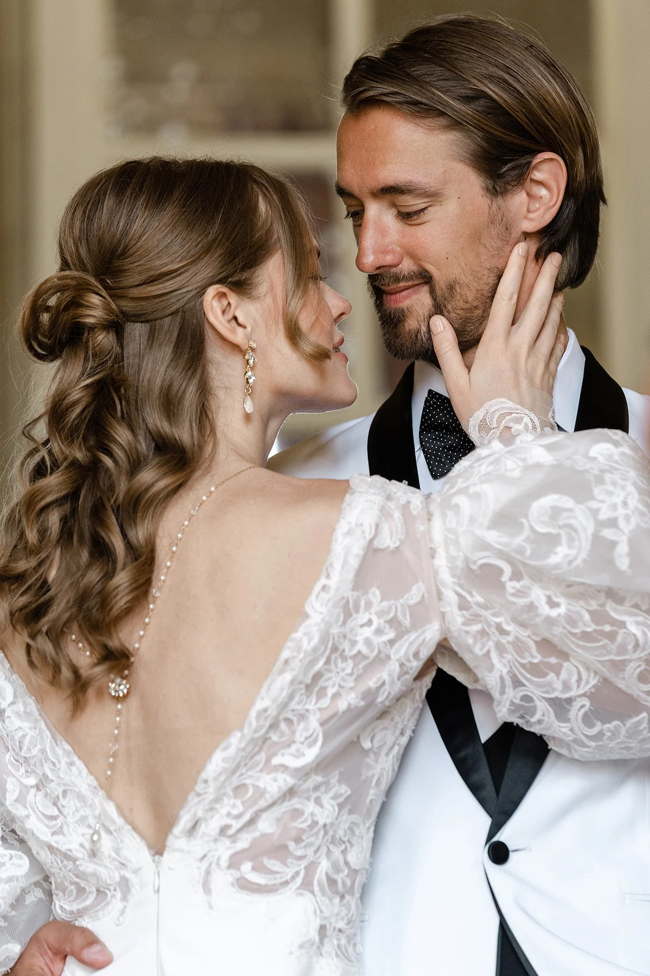 wedding-paris-chateau-mirror-room-elegant-black-tie-couple-35.jpg