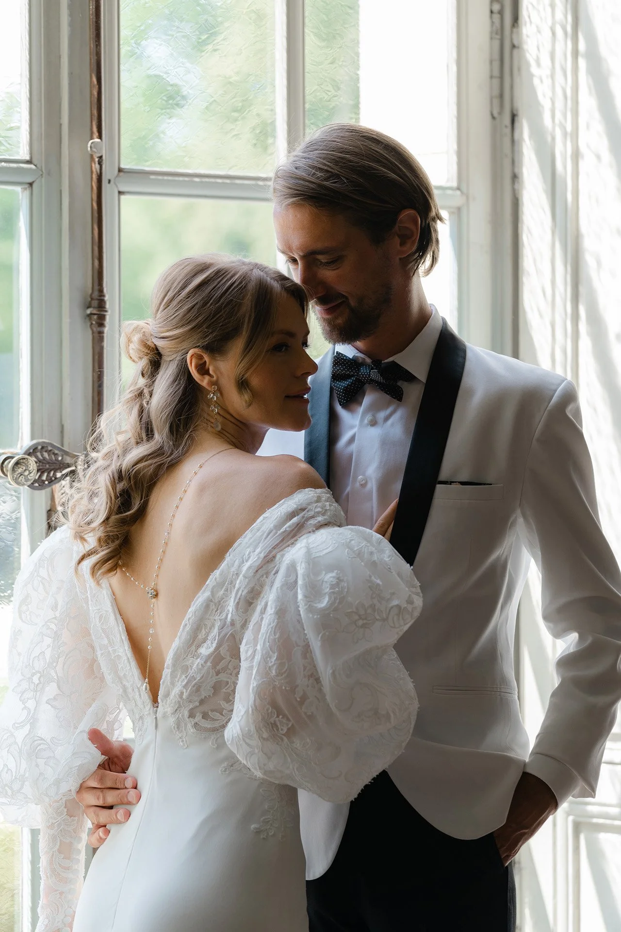 wedding-paris-chateau-mirror-room-elegant-black-tie-couple-56.jpg