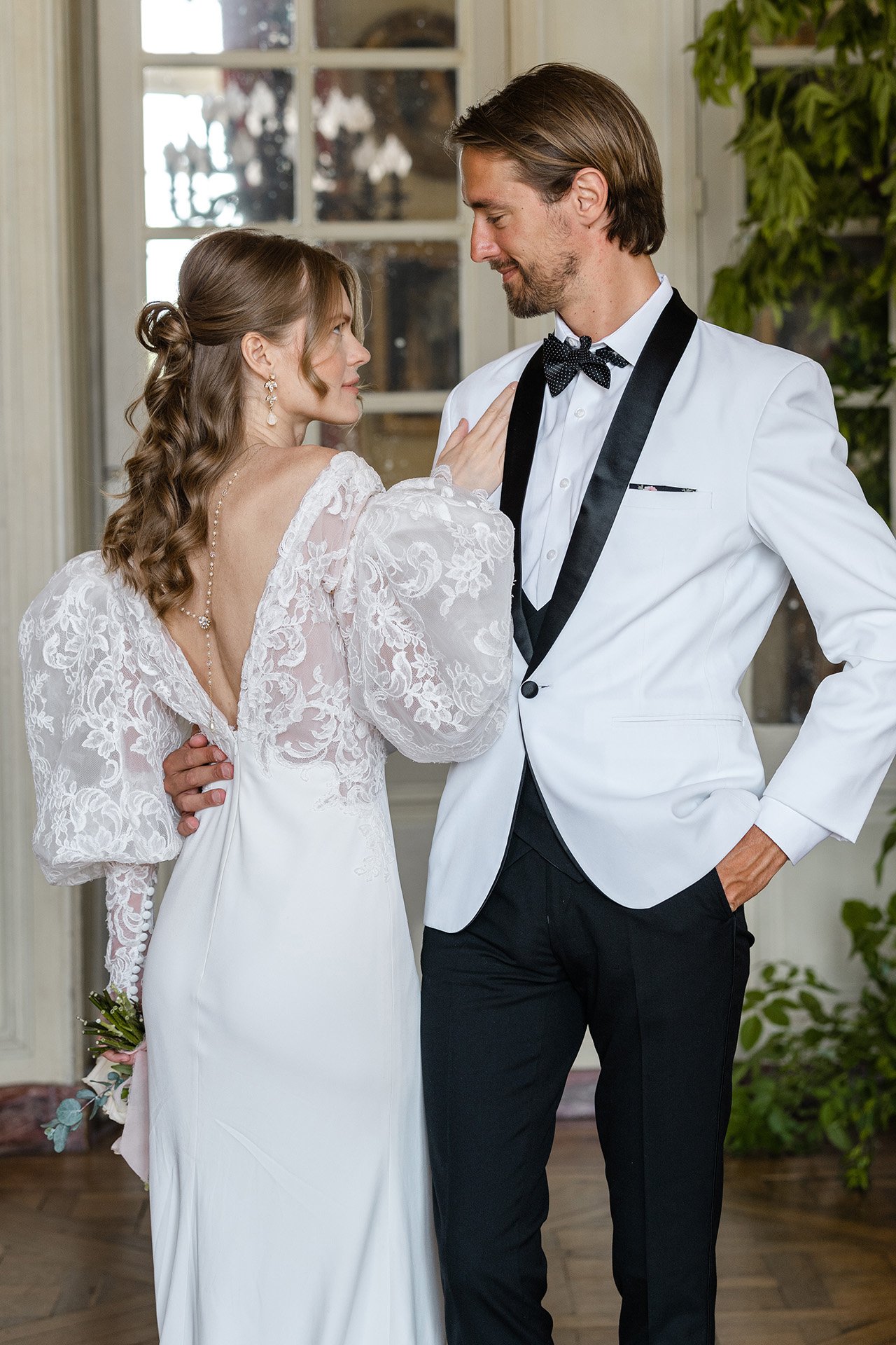 wedding-paris-chateau-mirror-room-elegant-black-tie-couple-31.jpg