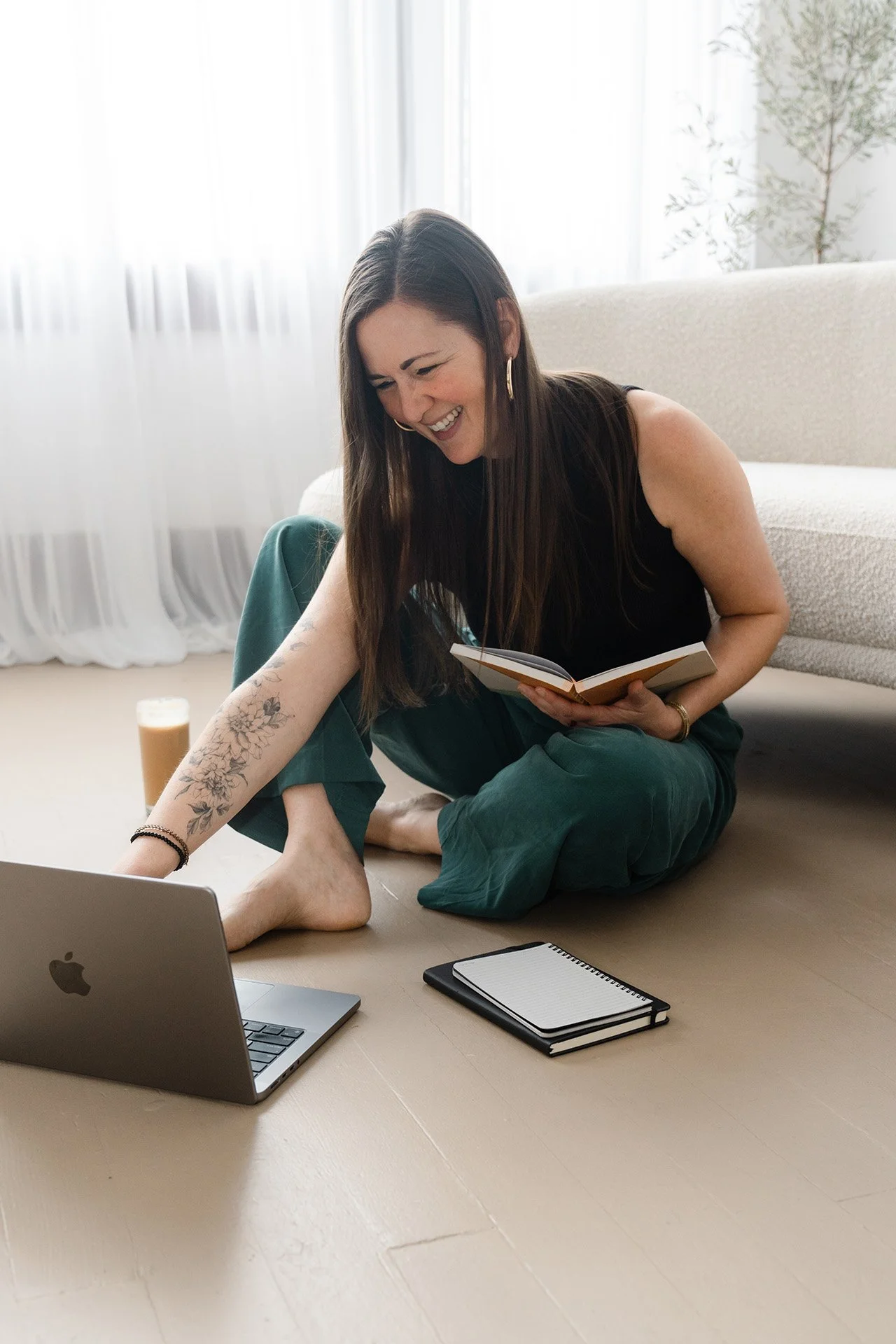 brand-kim-laptop-floor-1.jpg