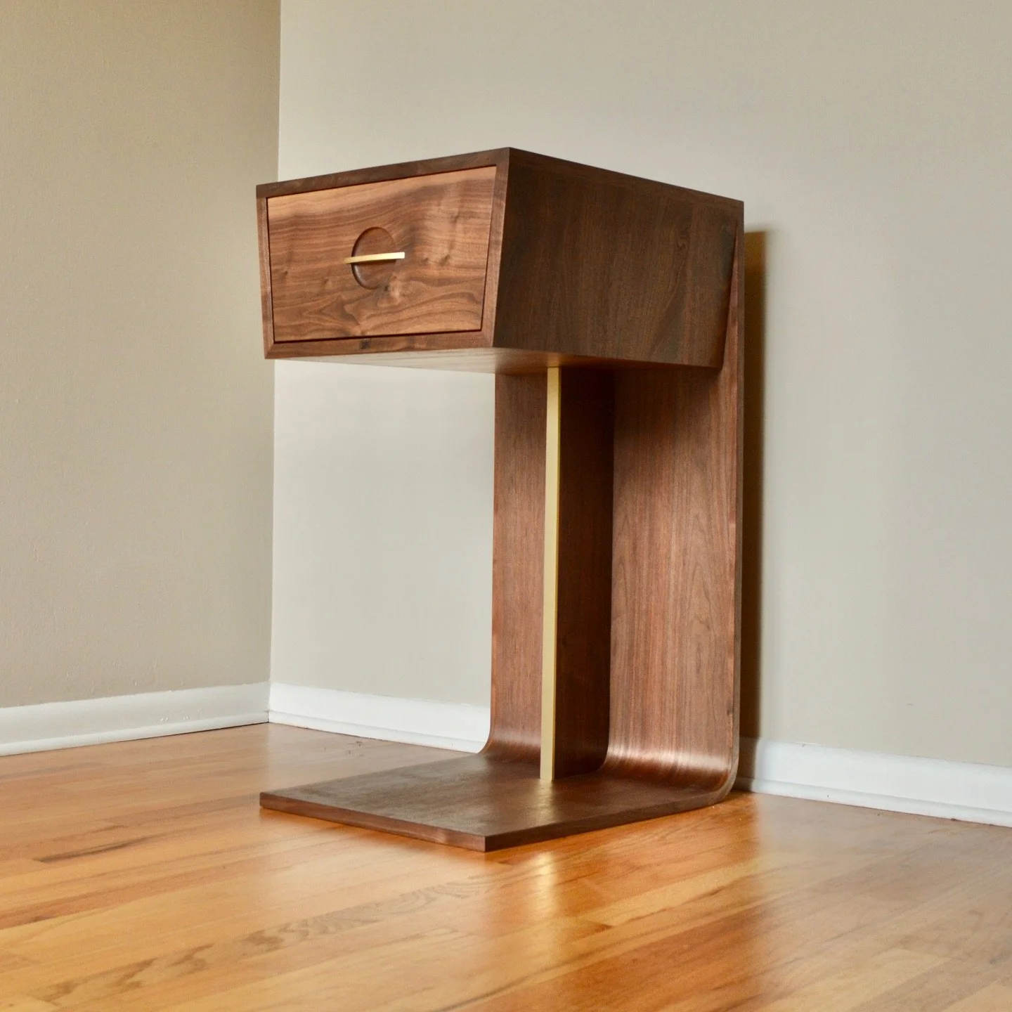 Been experimenting with some designs lately and I&rsquo;m grateful to work with clients who are here for it! 

I was questioning the design throughout the whole build but it really managed to pull itself together. 😅

This piece will house a projecto