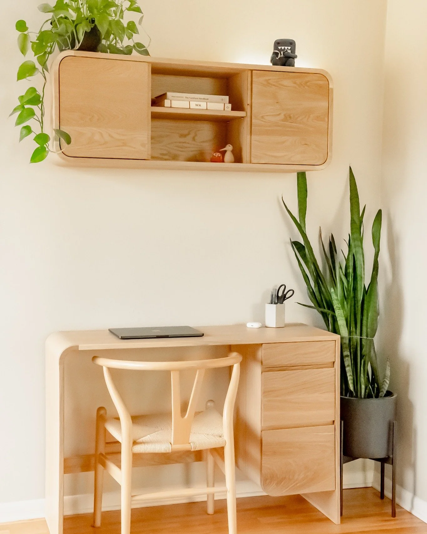 Matching desk and overhead cabinet out for delivery today! 

Something about these original designs just came naturally. I was excited to incorporate some curves and bends to push my skills and create a truly unique piece. 

Thanks to @lapcatmedia fo