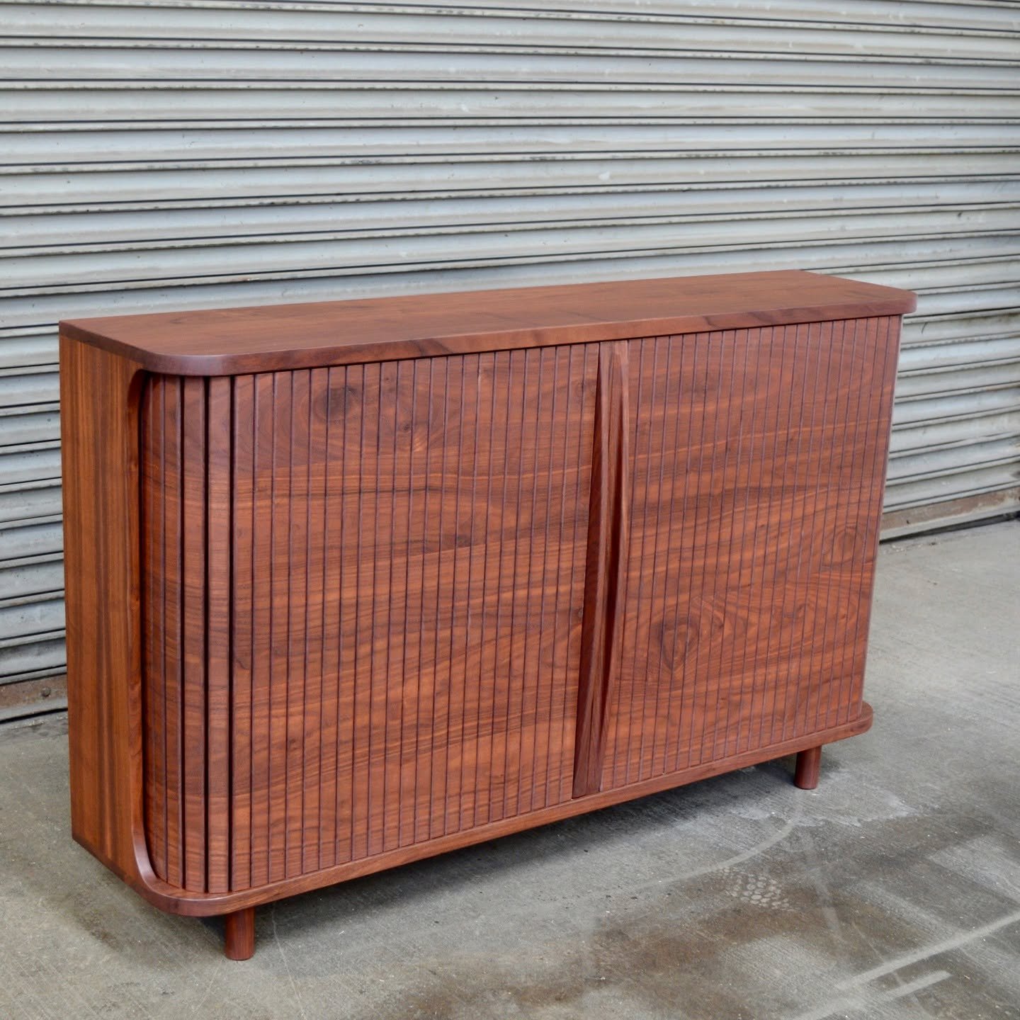 More Tambour Please! Another take on a piece I made a few years back. Now with more brass and a clever hanging shelf. 

@crosscuthardwoods @rubiomonocoatusa 

#customfurniture #furnituredesign #furniture #interiordesign #seattle #woodworking #design