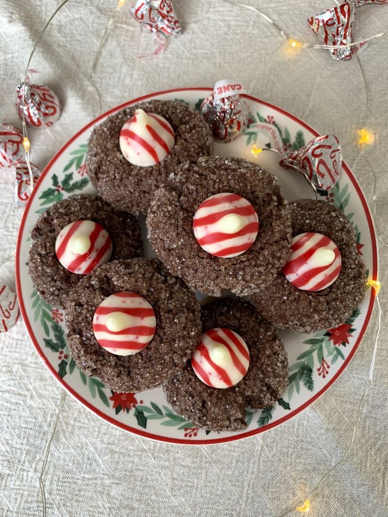 Candy Cane Kiss Cups - Sugar Dish Me