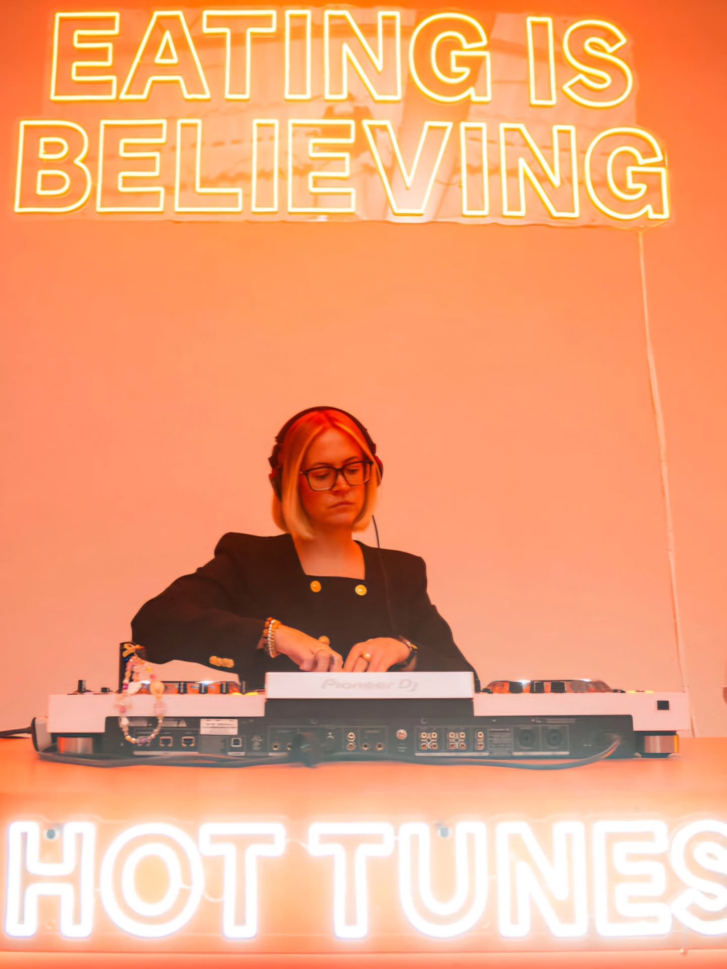 Hot tunes, bright lights, bold vibes 🔥 A custom orange DJ booth with neon and LEDs made this setup a main-stage moment.

Event Production and Design @madbashgrp
Photography @arthurmola 
DJ @elisepurdon