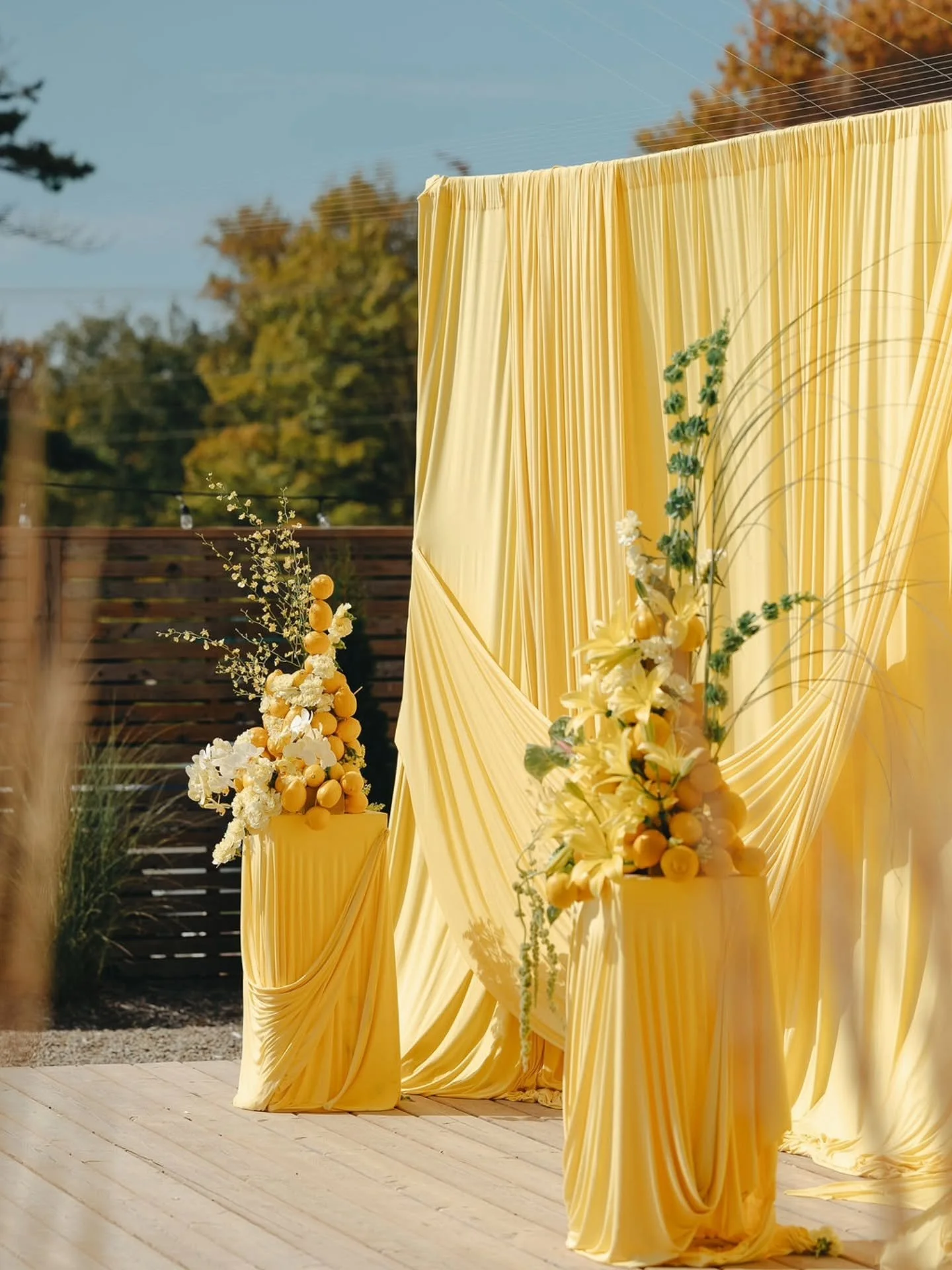 Inspired by the glamour and playful elegance of Palm Royale style, Briony and Stephen's design aesthetic was vibrant, retro, and YELLOW 💛

Bride and Groom @briony @stephenjames.jpg 
Wedding Coordination @madbashgrp 
Photos @bystephm 
Venue @thejunem