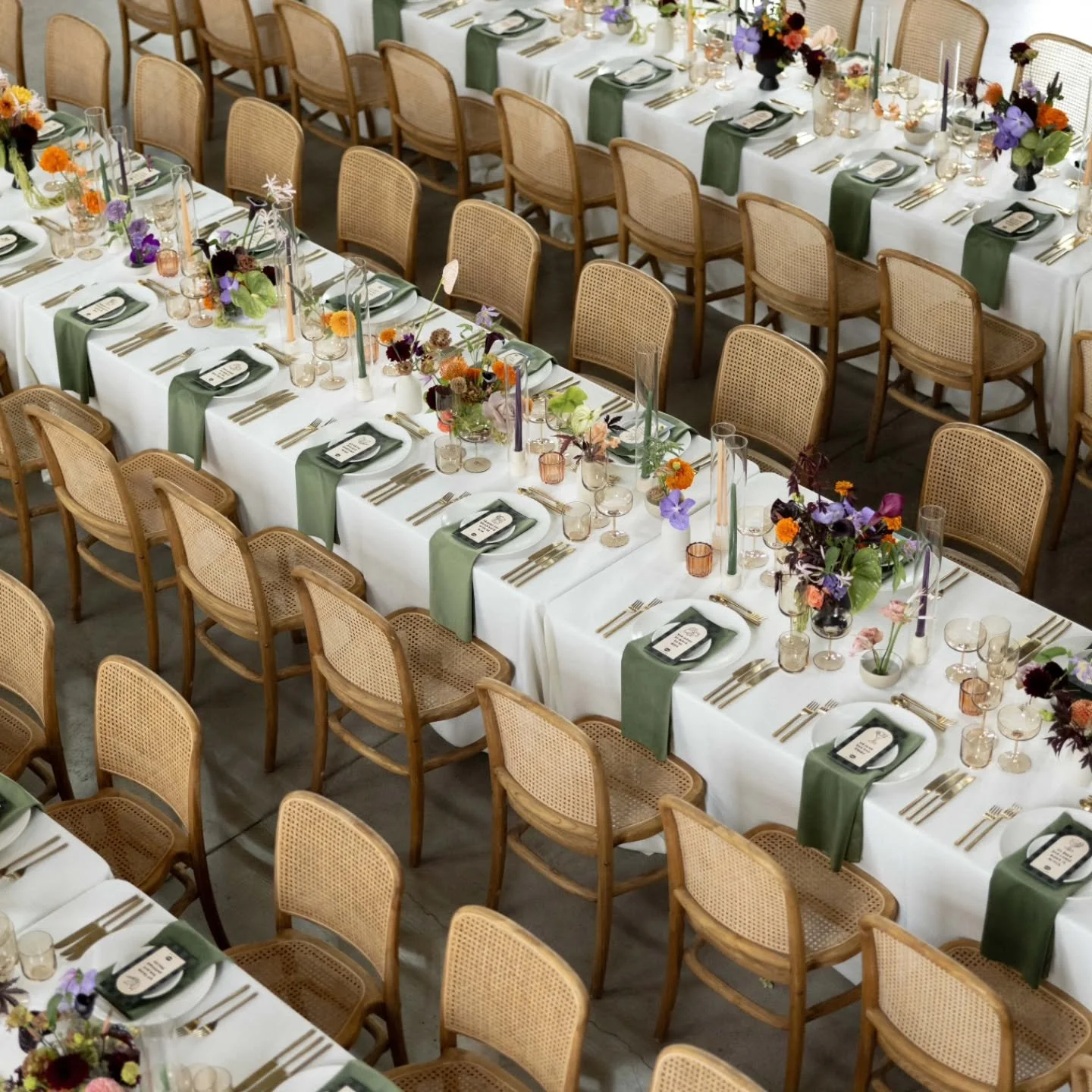 Groovy tablescapes for a couple with an adventurous spirit and a love for the unexpected.

Katie and Graydon's 🤍
Full Planning @madbashgrp 
Florals @flowertreasures_ 
Rentals @tabletalesinc @divinefurniturerental