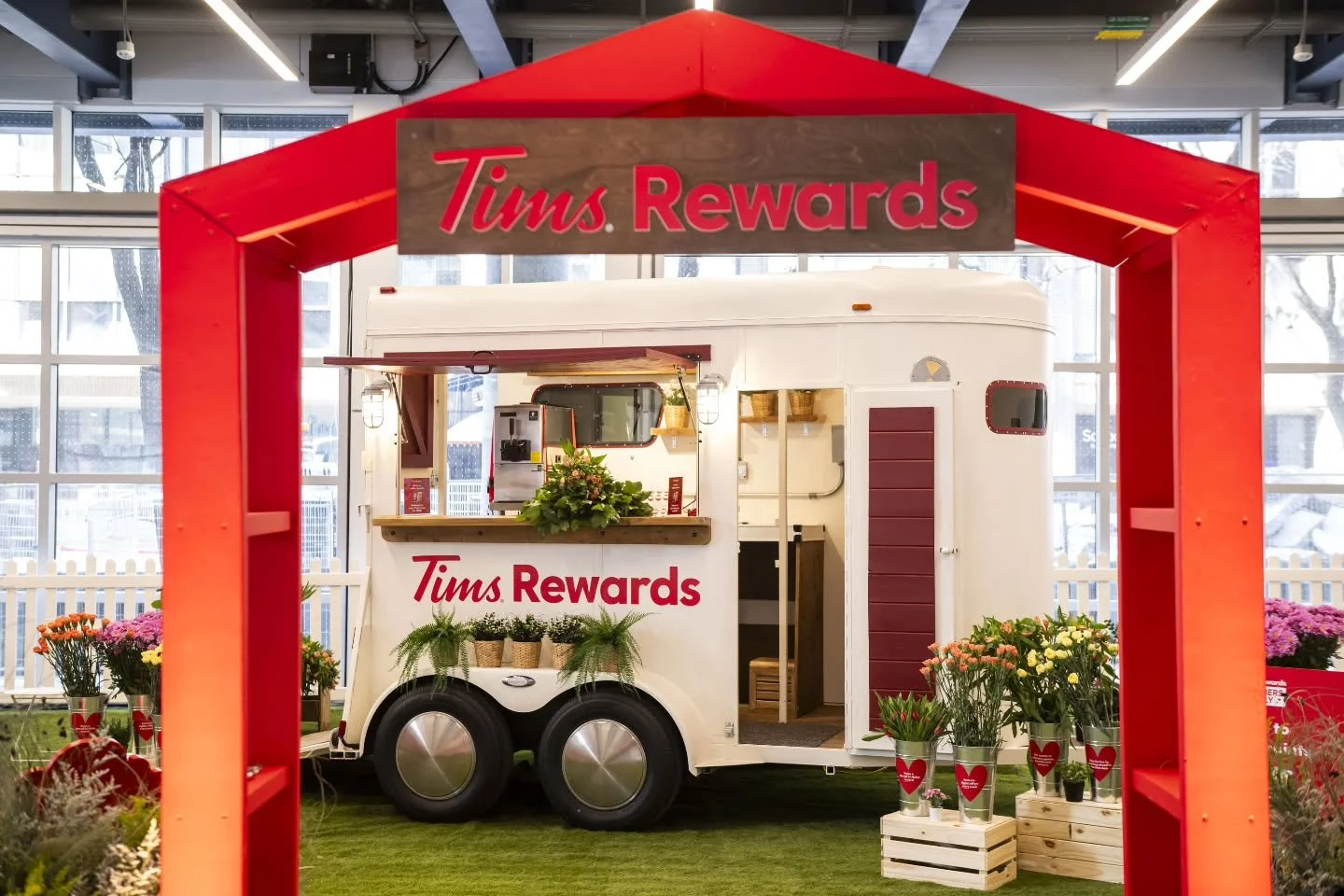 The ultimate Tims Rewards activation 💐 A branded flower truck with a DIY bouquet bar let guests pick their favourite blooms and build their own spring bouquet to take home!

Design and Production @madbashgrp 
Project Coordination, Planning and Strat
