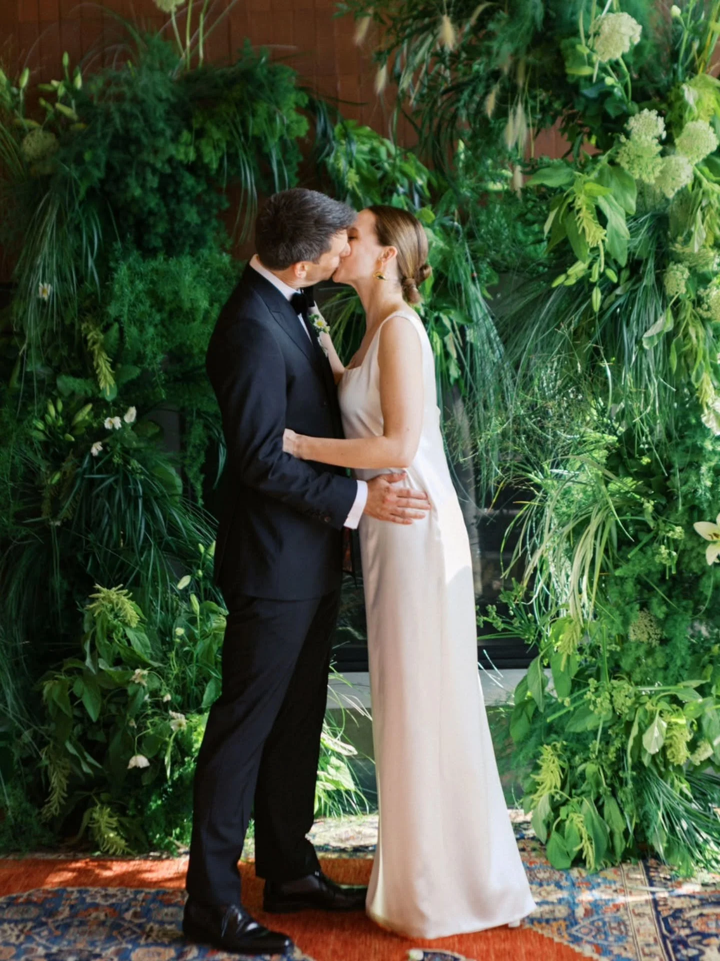 A luscious and natural ceremony for Sarah and James.

Wedding Management @madbashgrp
Photography @laurenrosenauphotography 
Florals @makelemonadeco