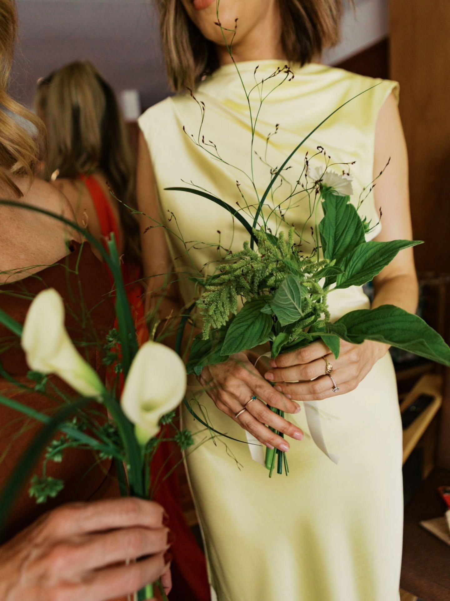 Understated and minimalistic bouquets for a quiet kind of beauty.

Sarah and James' Wedding
Wedding Management @madbashgrp
Florals @makelemonadeco 
Photography @laurenrosenauphotography