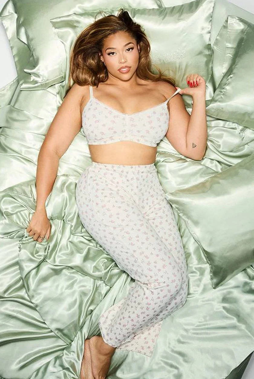 A_FA25_SEP_Edit_Soft-Pointelle-Triangle-Bralette-Floral-Beige-Soft-Pointelle-Pant-Floral-Beige_PCT197880-PCT197985_123-(3).jpg