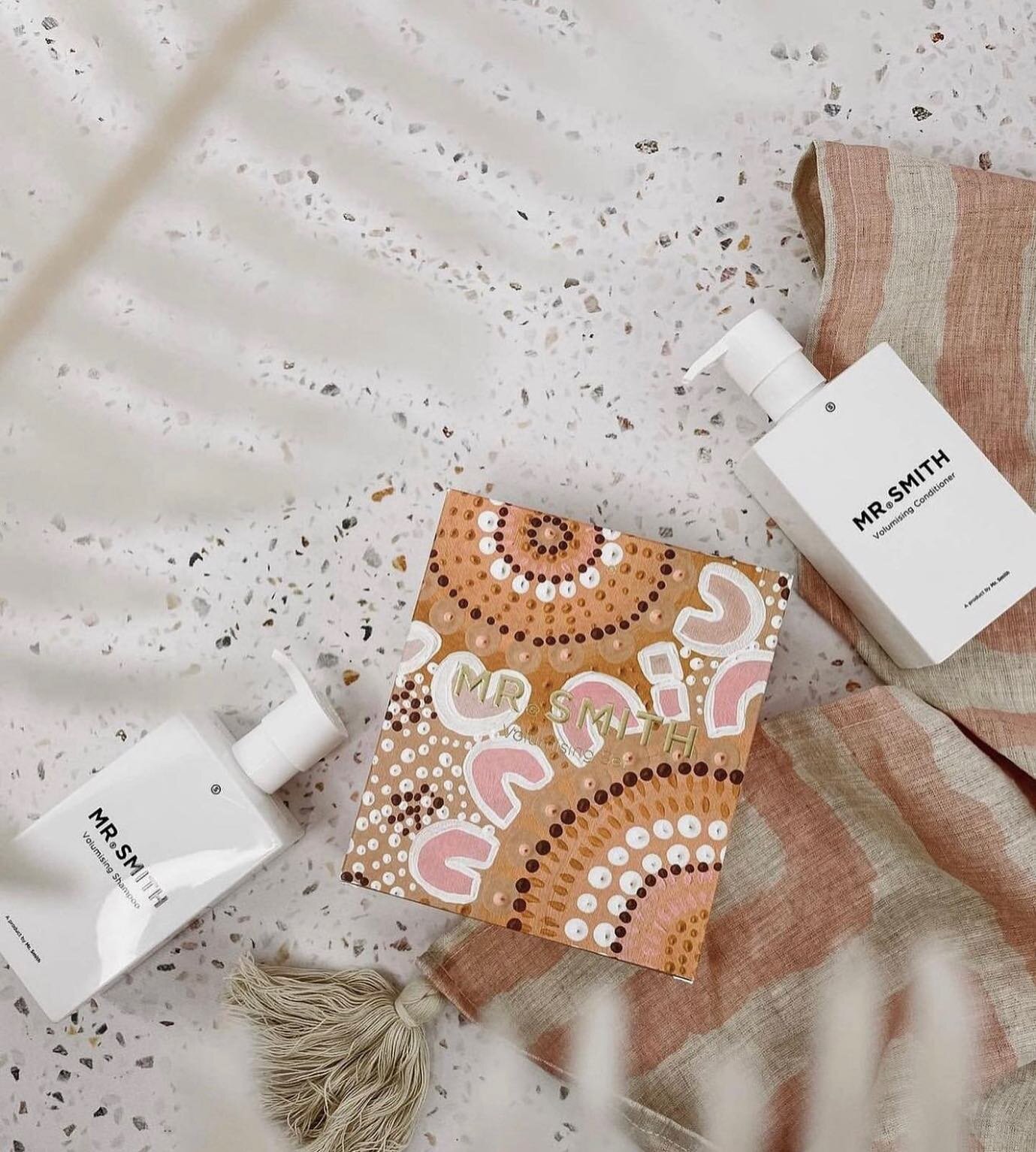 Revive. Strengthen. Volume. 

Designed to revive and strengthen damaged, bleached and coloured hair, Mr. Smith&rsquo;s Volumising Shampoo promotes fullness while gently cleansing. A combination of cupua&ccedil;u butter and neem seed oil fortify and p
