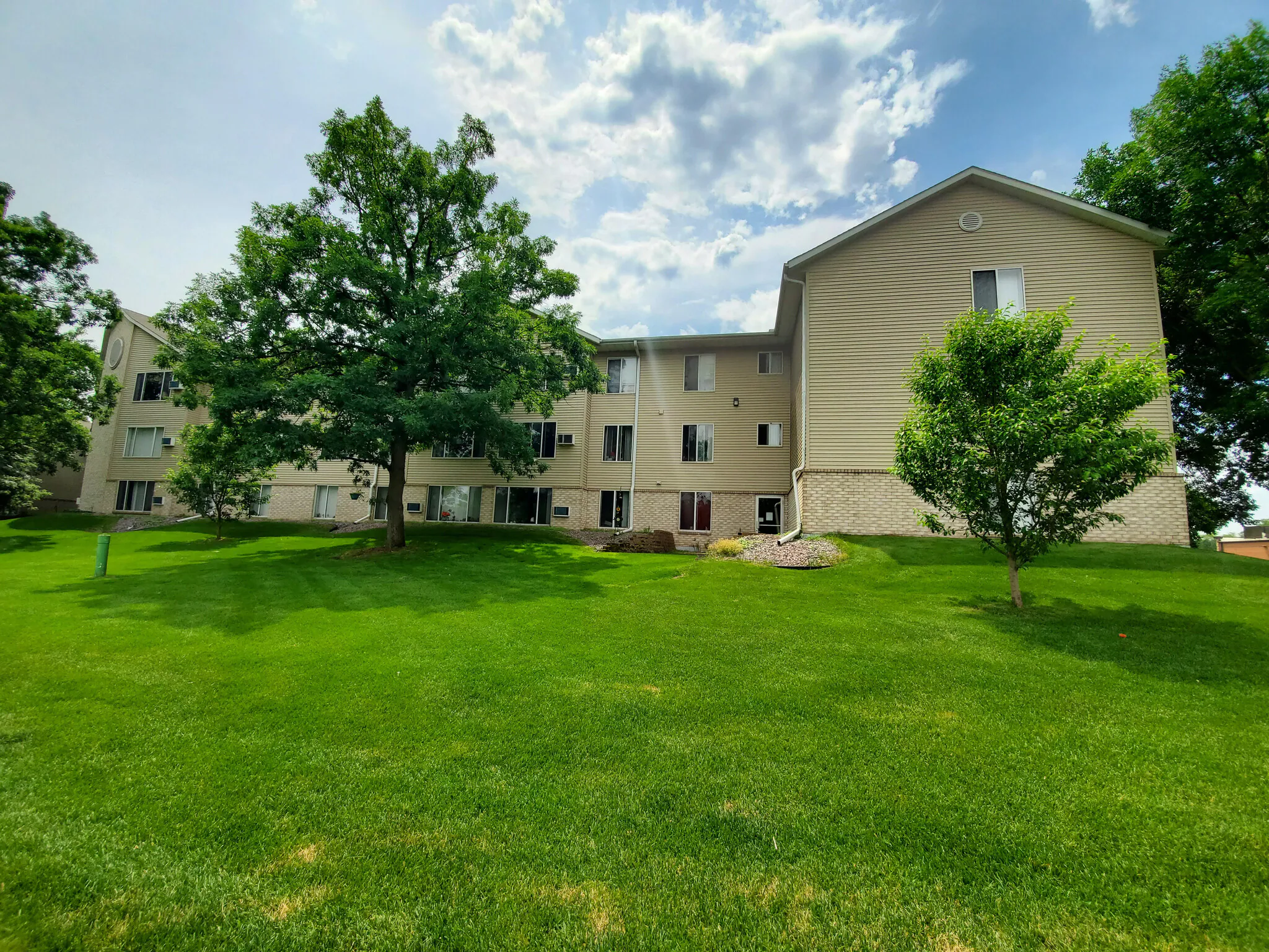 oak-hills-manor---ages-55-circle-pines-mn-building-photo (1).png