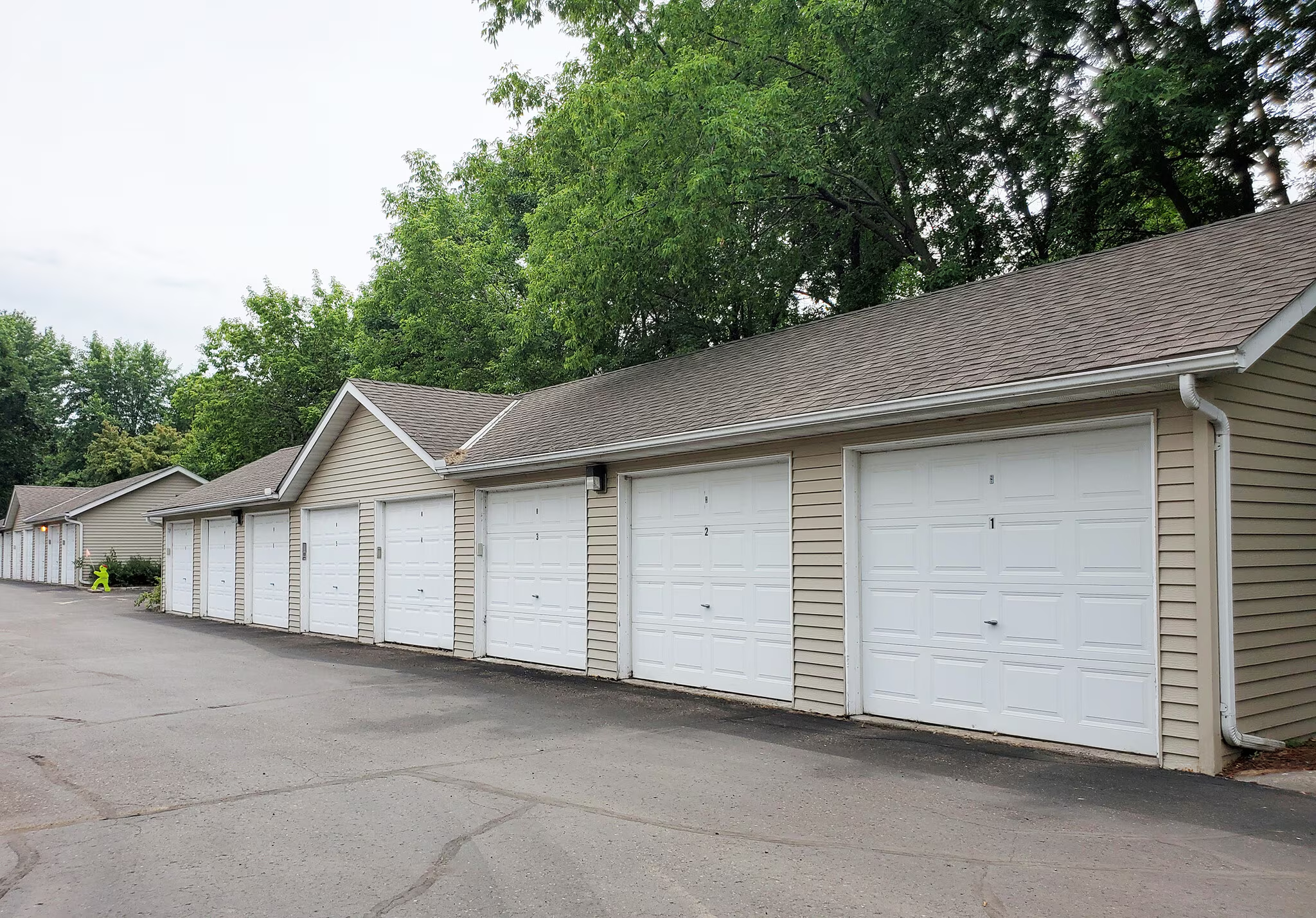 oak-hills-manor---ages-55-circle-pines-mn-garages-for-rent.png