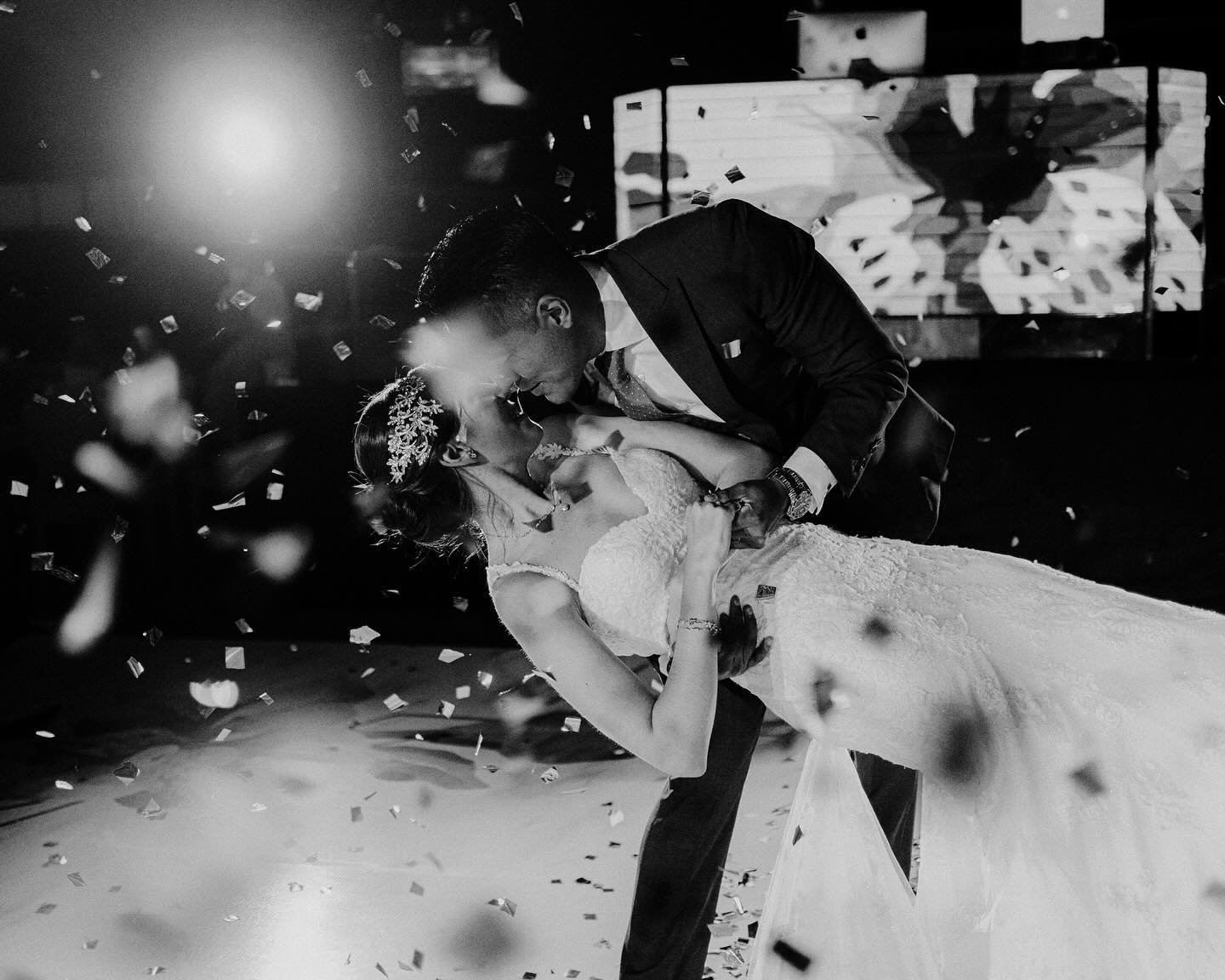 Las bodas son sobre festejar el amor ✨

#bodas #festejo #celebracion #amor #weddings #fotografodebodas #blackandwhitephotography #specialmoments #filmphotography