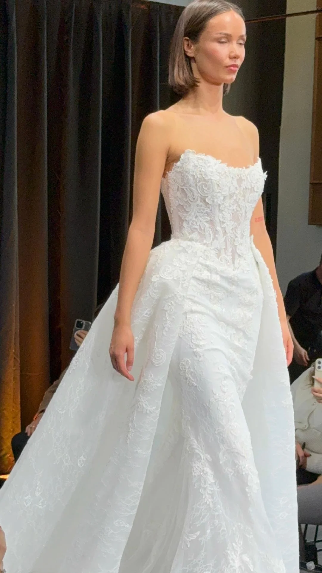 Enzoani-mi-ashley-and-alexandrias-metro-Detroit-3d.jpg