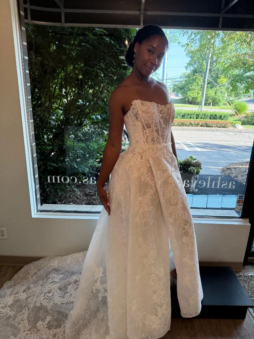 ashley-and-alexandrias-bridal-atelier-southfied-mi-bride-enzoani-25-2.jpg
