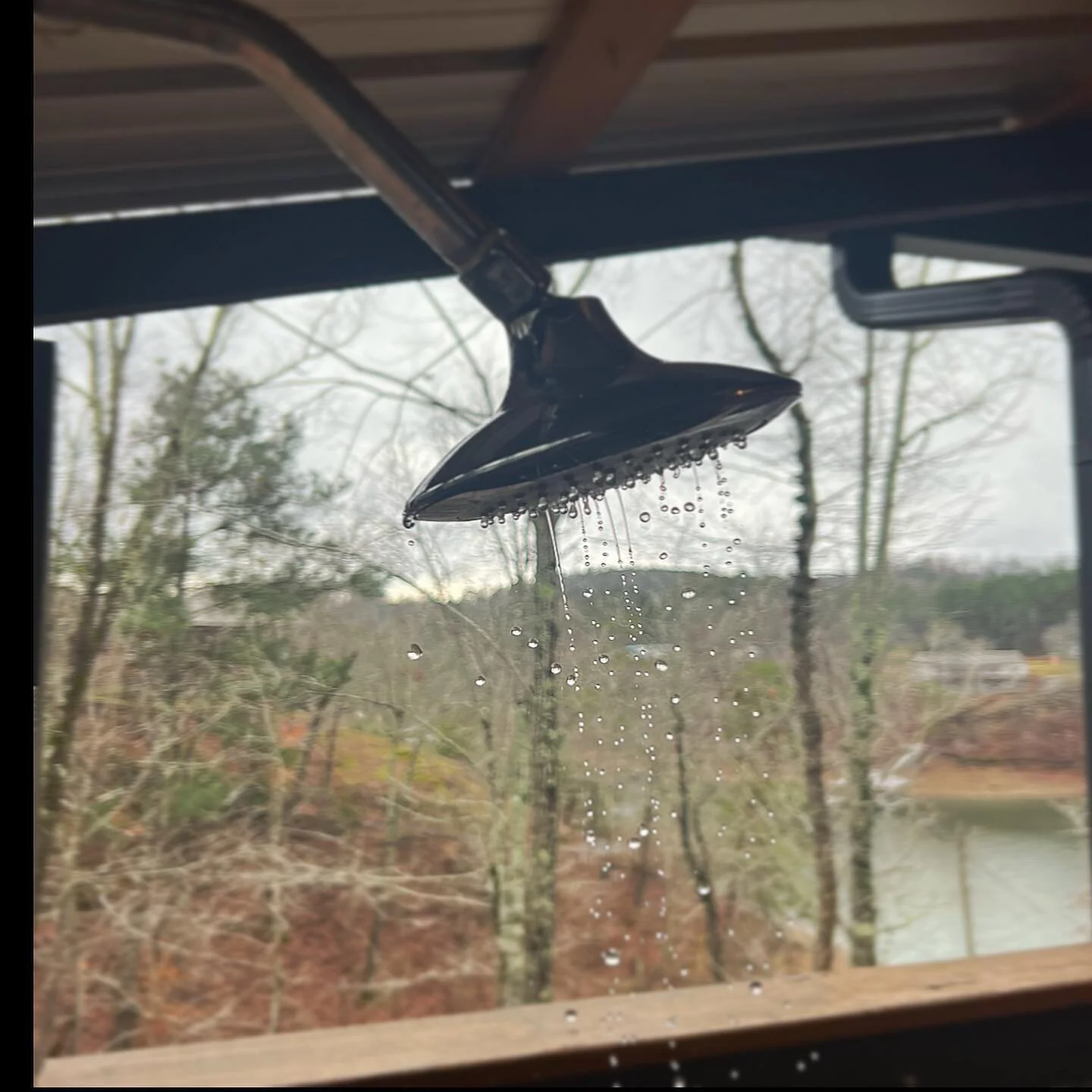 My favorite shower is&hellip;.. 
&bull;
&bull;
All of them lol 
#smithlakealabama #smithlakevacation #cleaningsmithlake