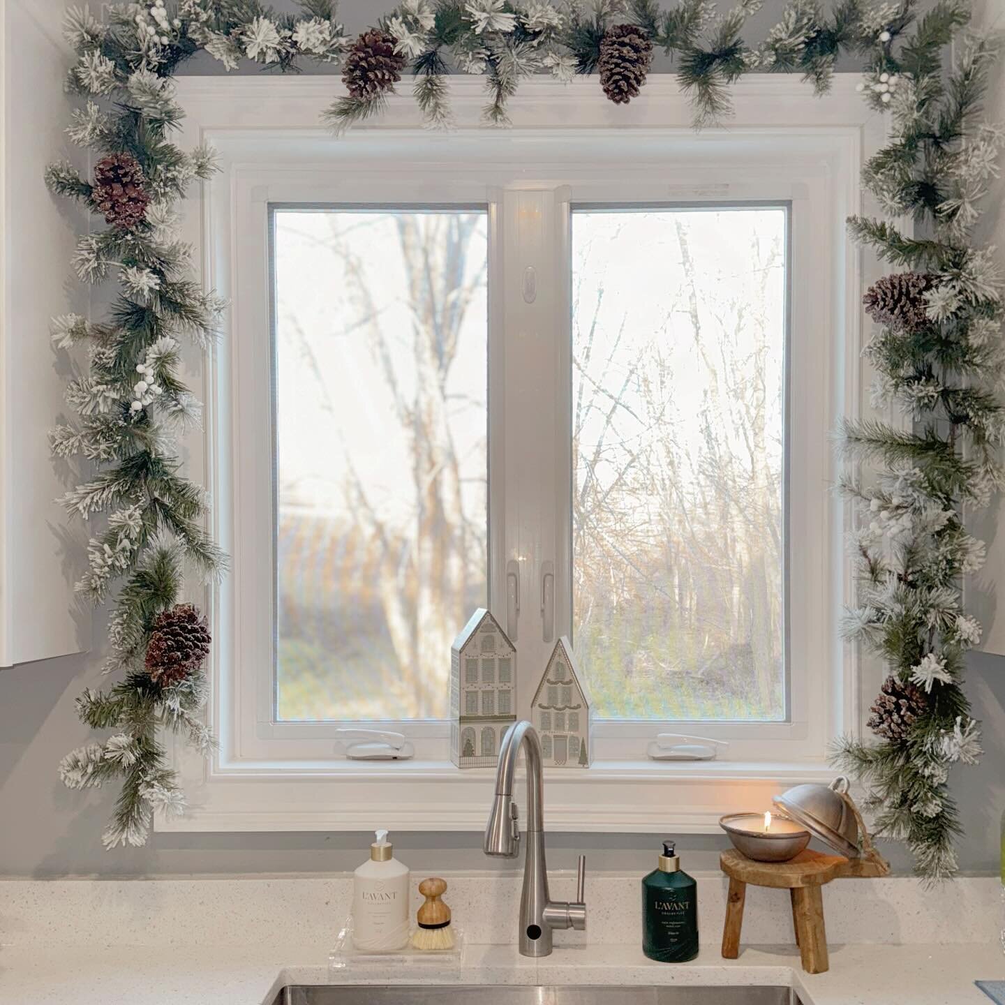 Christmas in the heart of the home 🤍

Festive touches in every corner helping us welcome this joyful season with the magical scent of winter fir filling the kitchen from @lavantcollective 🌲 

If you&rsquo;re looking to make the switch to plant base
