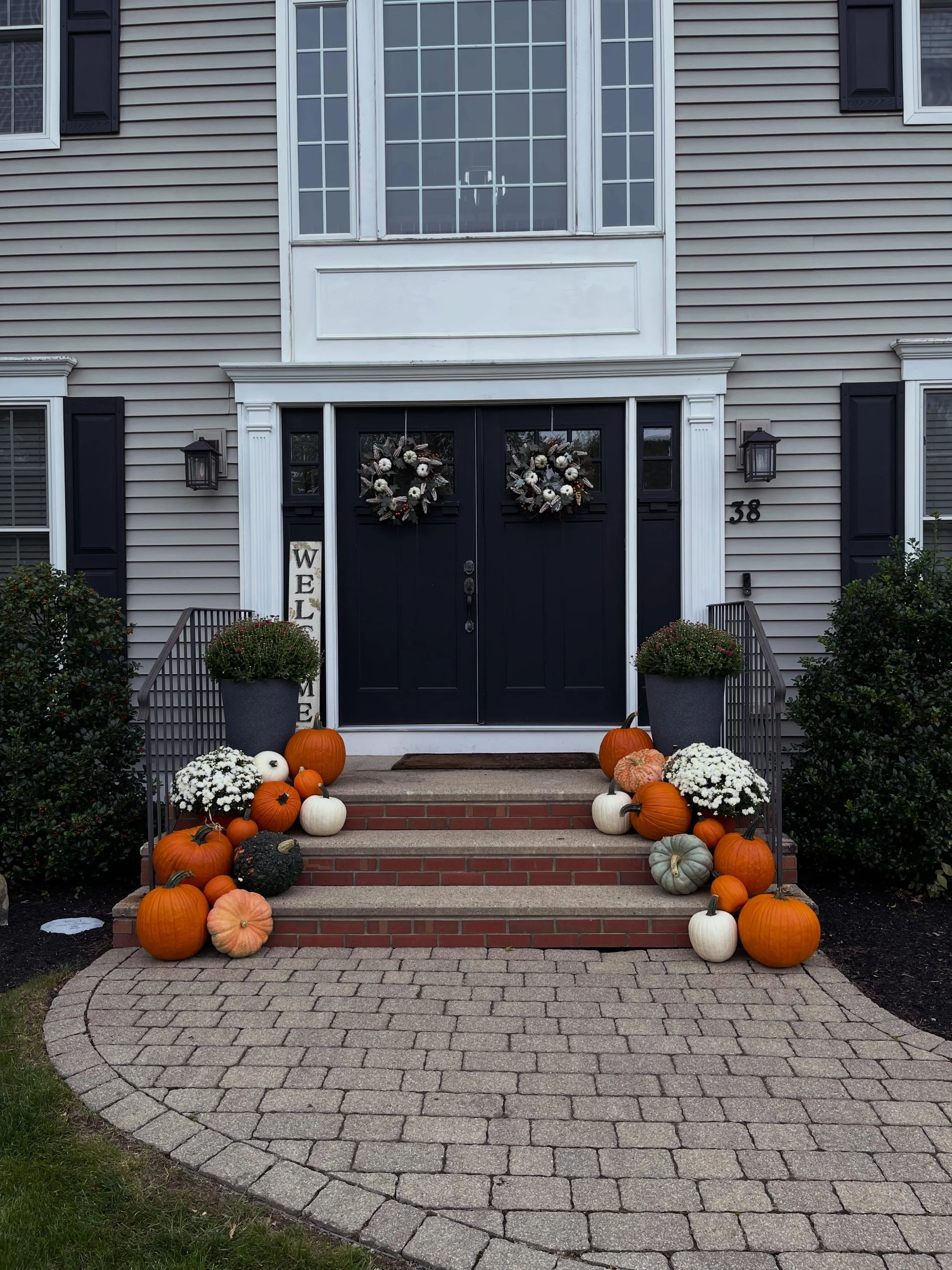 The pumpkins are coming&hellip; and our install calendar is almost sold out 🍂 👀 A Pinterest perfect porch, but without the hauling, cleaning, arranging, re-arranging, and half of your day. 

#fallporch #pumpkins #pinterestporch #fallstyle