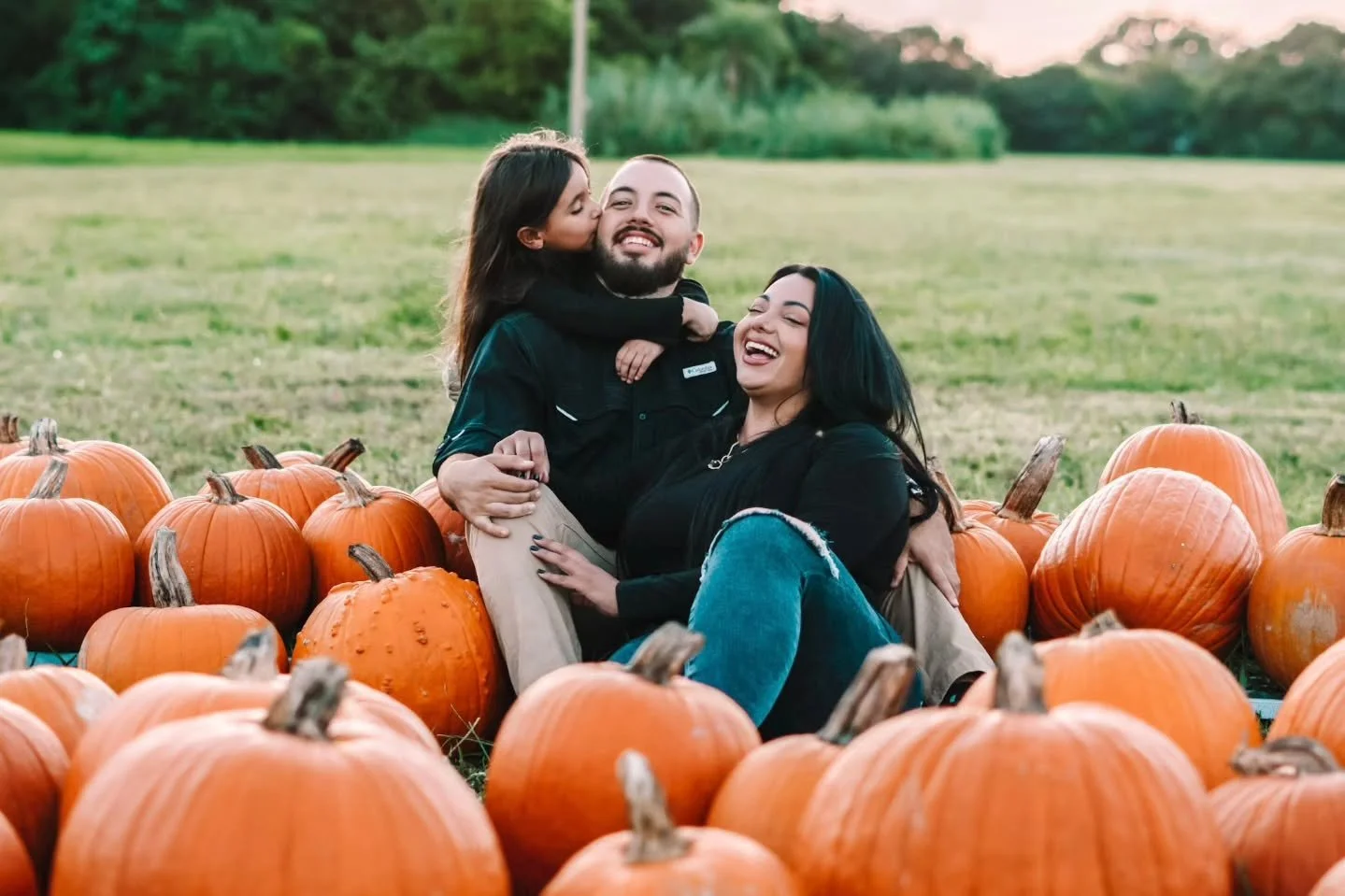 MY FAVORITE SEASON IS HERE 🍁🍂🧡🤎

Unfortunately, many of us live in South Florida and don't get to see the trees change color, but we make due.

I have availability for Fall Minis every weekend in October! These photos are from past clients (some 