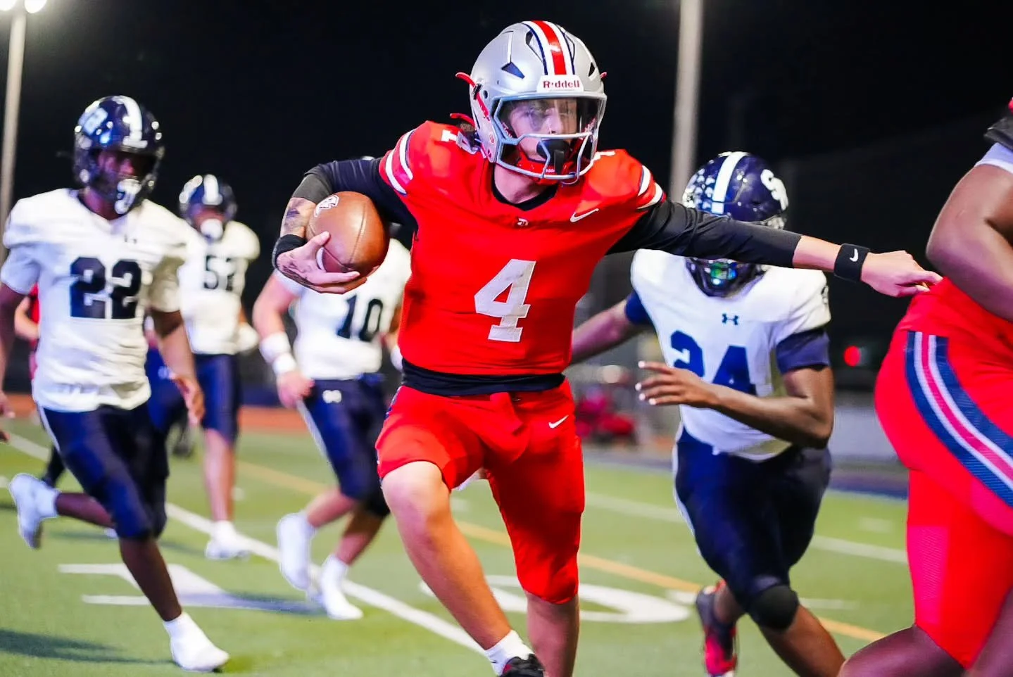 Doral Firebirds come out on top vs. the Spanish River Sharks during their homecoming game on 10/16/25. 
Final score: 37-27 🚨🏈🔴🦅

What a thrill it was to shoot my first football game. And I thought *basketball* was hard. HA!

Someone tag their hom