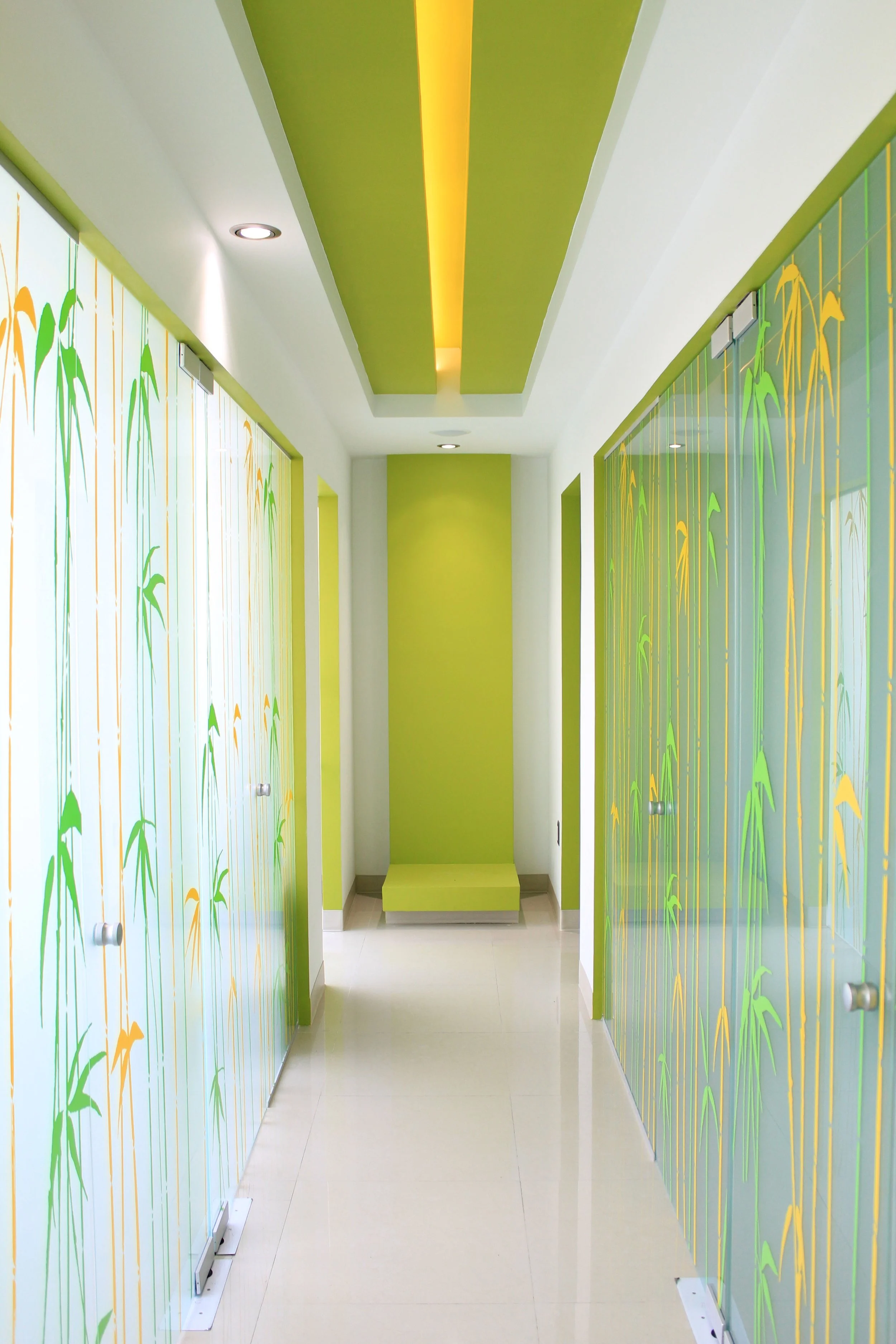 Our firm specializes in modern, functional architecture, blending office design and interiors to create an innovative healthcare center with a spa-like atmosphere, combining functionality with state-of-the-art.