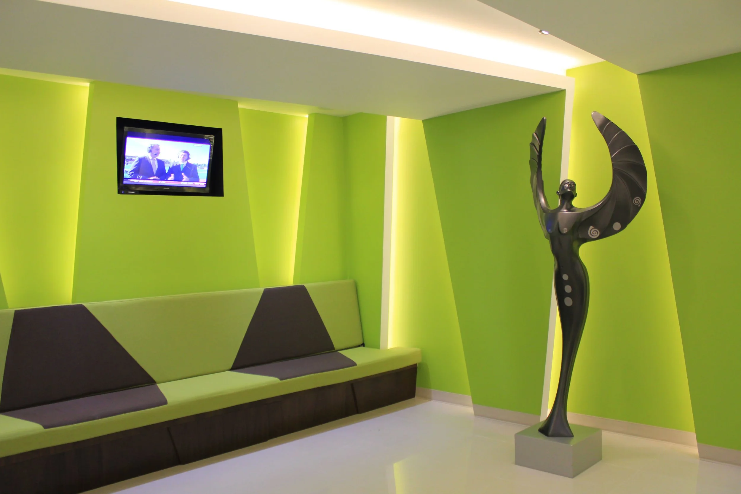 The medical center lobby was strategically designed with the same design elements of the rest of the building.