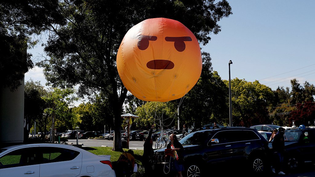 Zuckerberg refused to respond to a shareholder's question on why he would agree to create an independent board chair while restating his view that regulators should set the rules for companies around privacy and content, reported Reuters. /VCG Photo