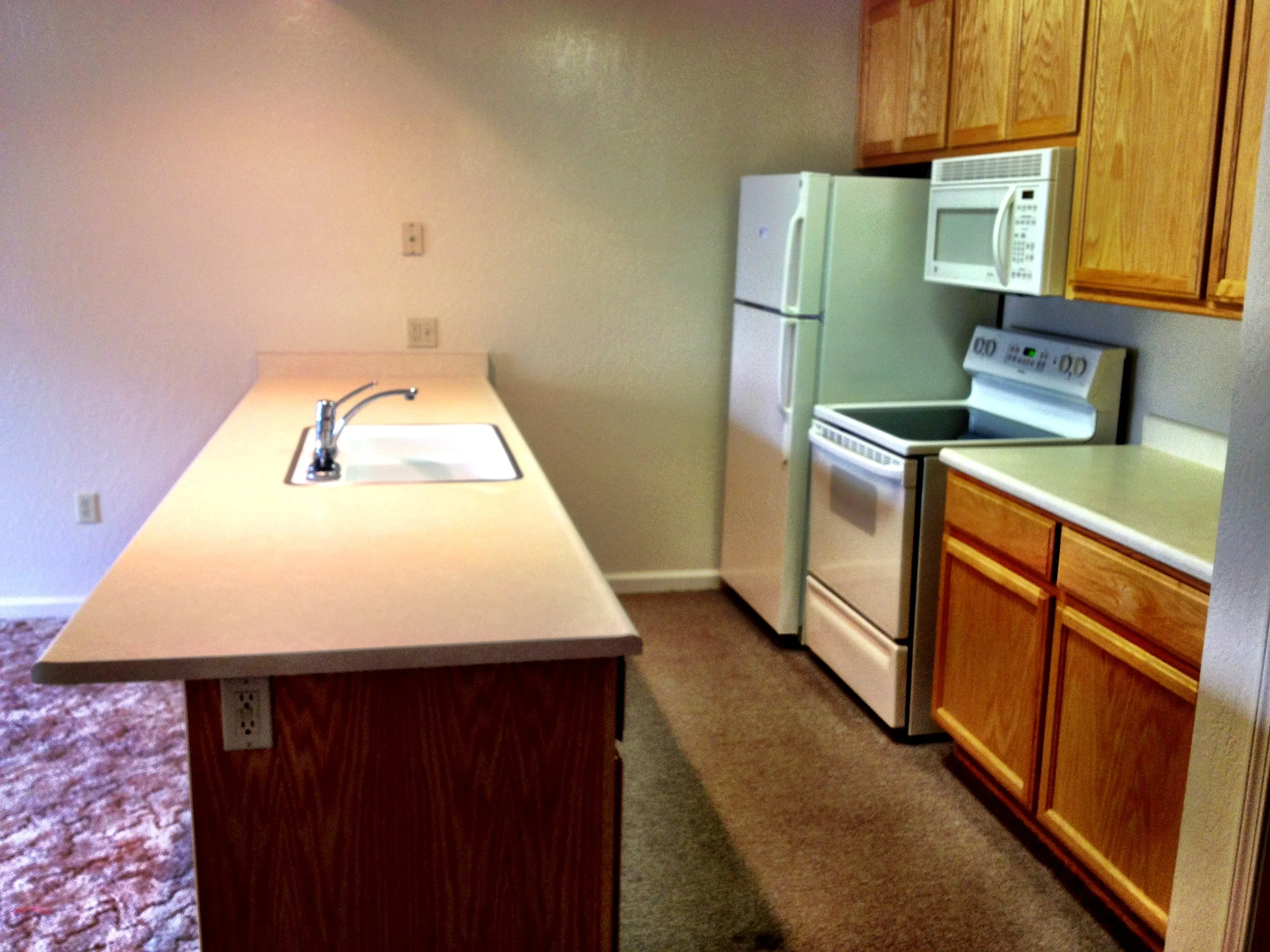 1-Bedroom apartment - kitchen area and island