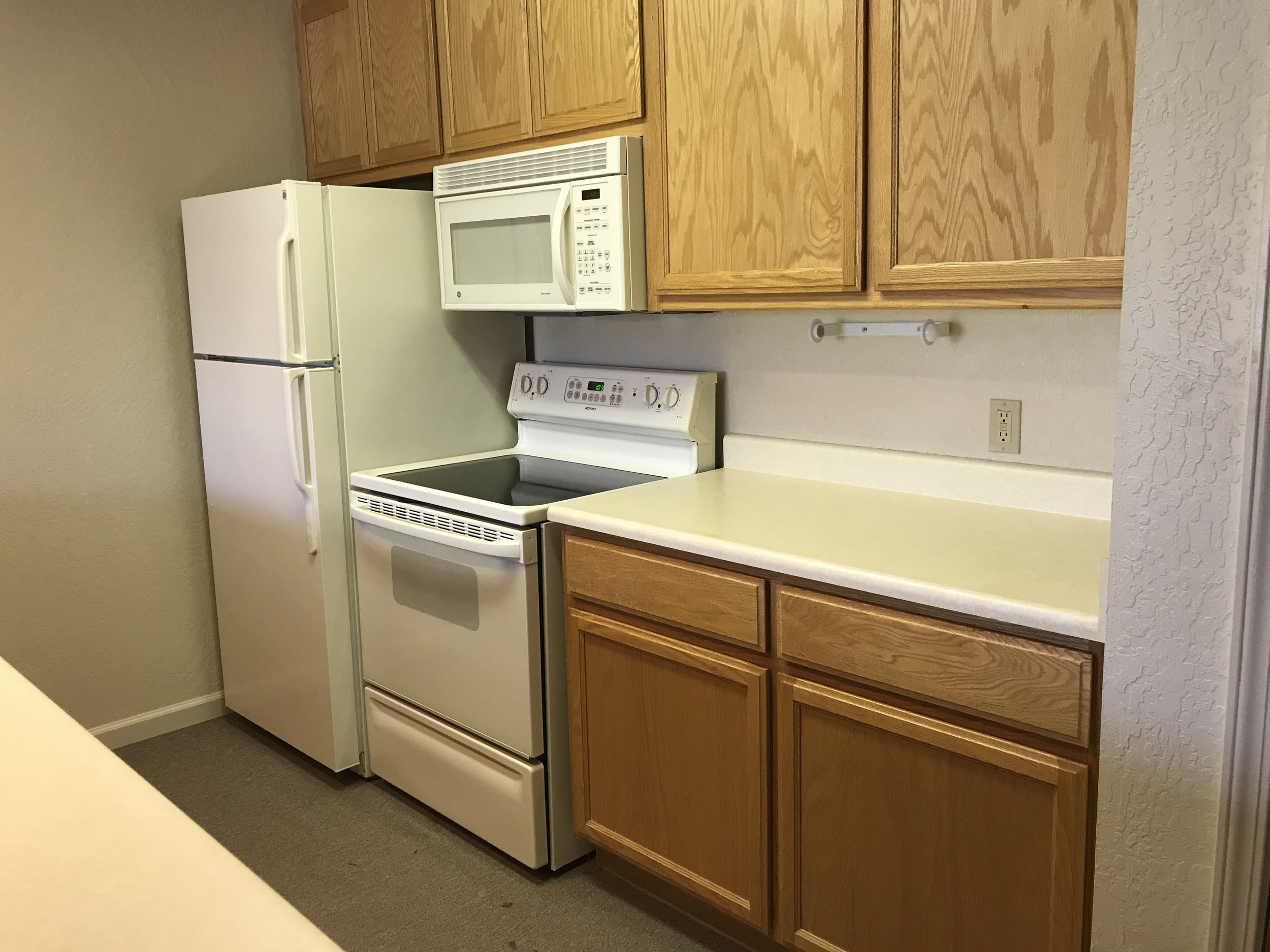 1-Bedroom apartment - Stove, refrigerator and microwave