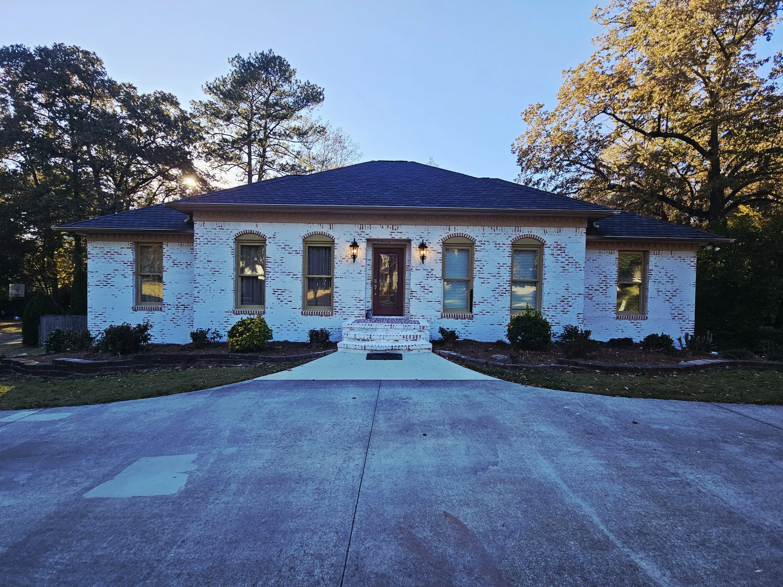 Lifetime Paint Warranties on Brick Versus the Durability of German Smear