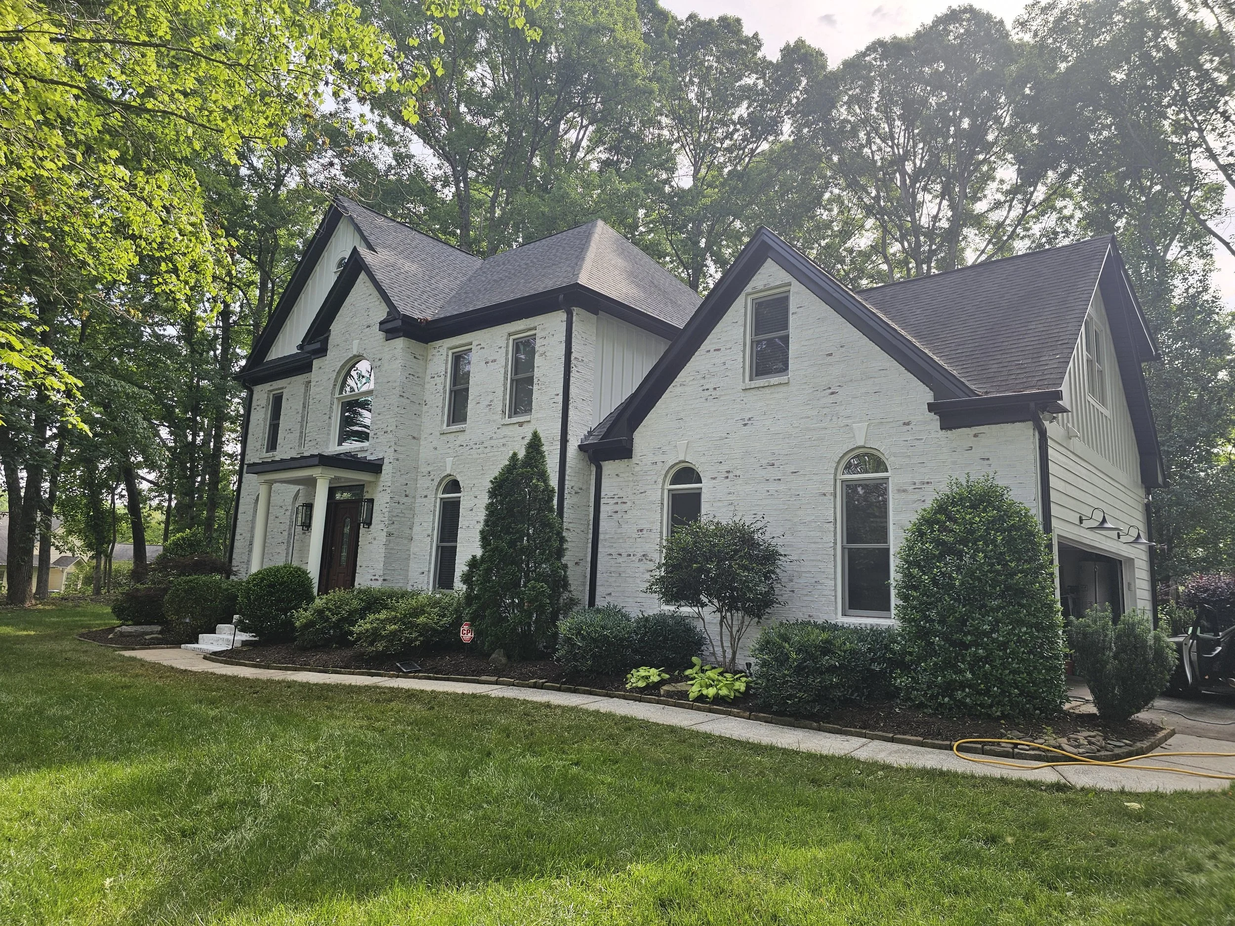 Distinguishing Limewash from German Smear: Origins, Chemistry, and Effects on Brick