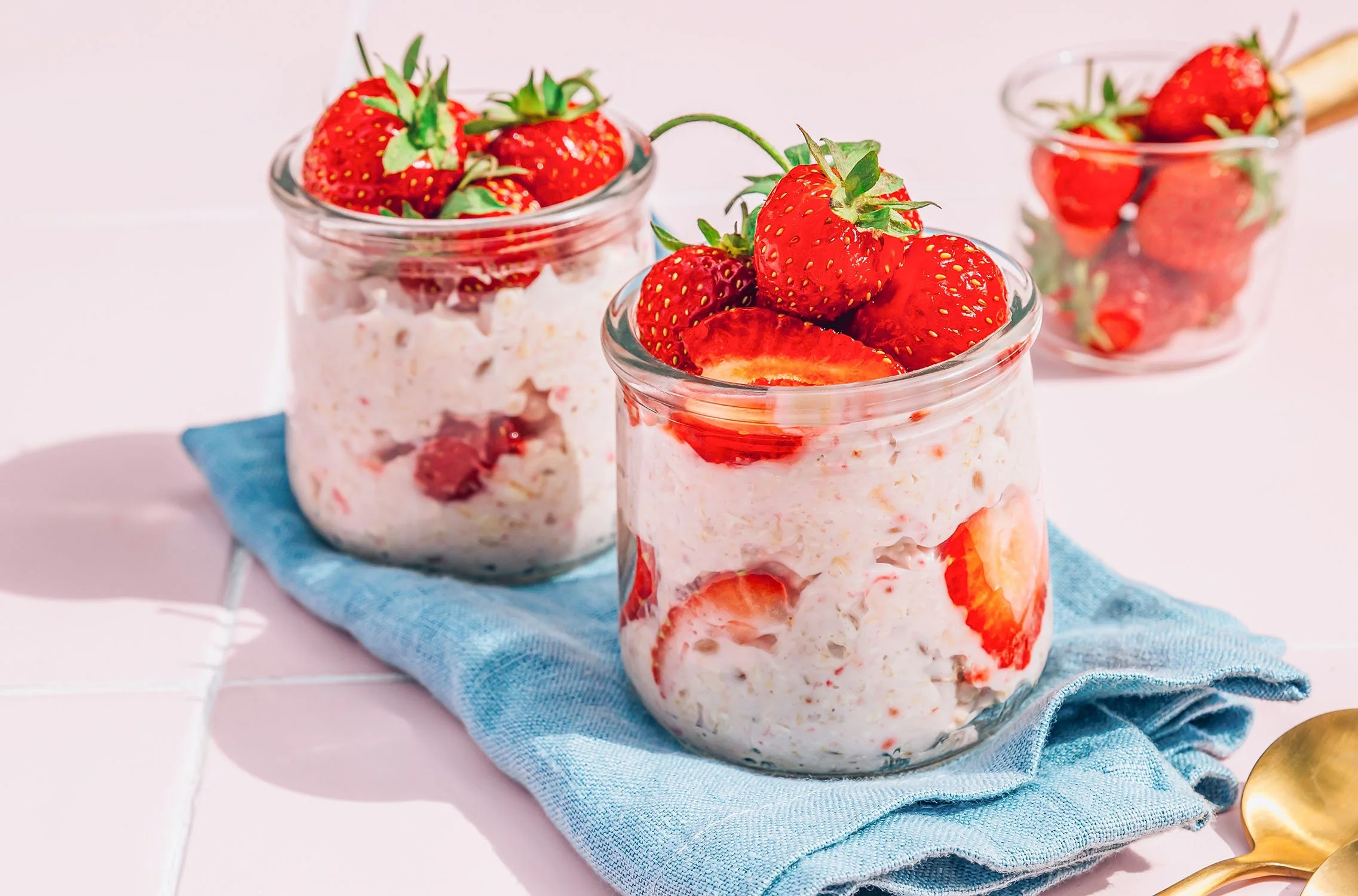 Avena Nocturna con Chía y Fresas